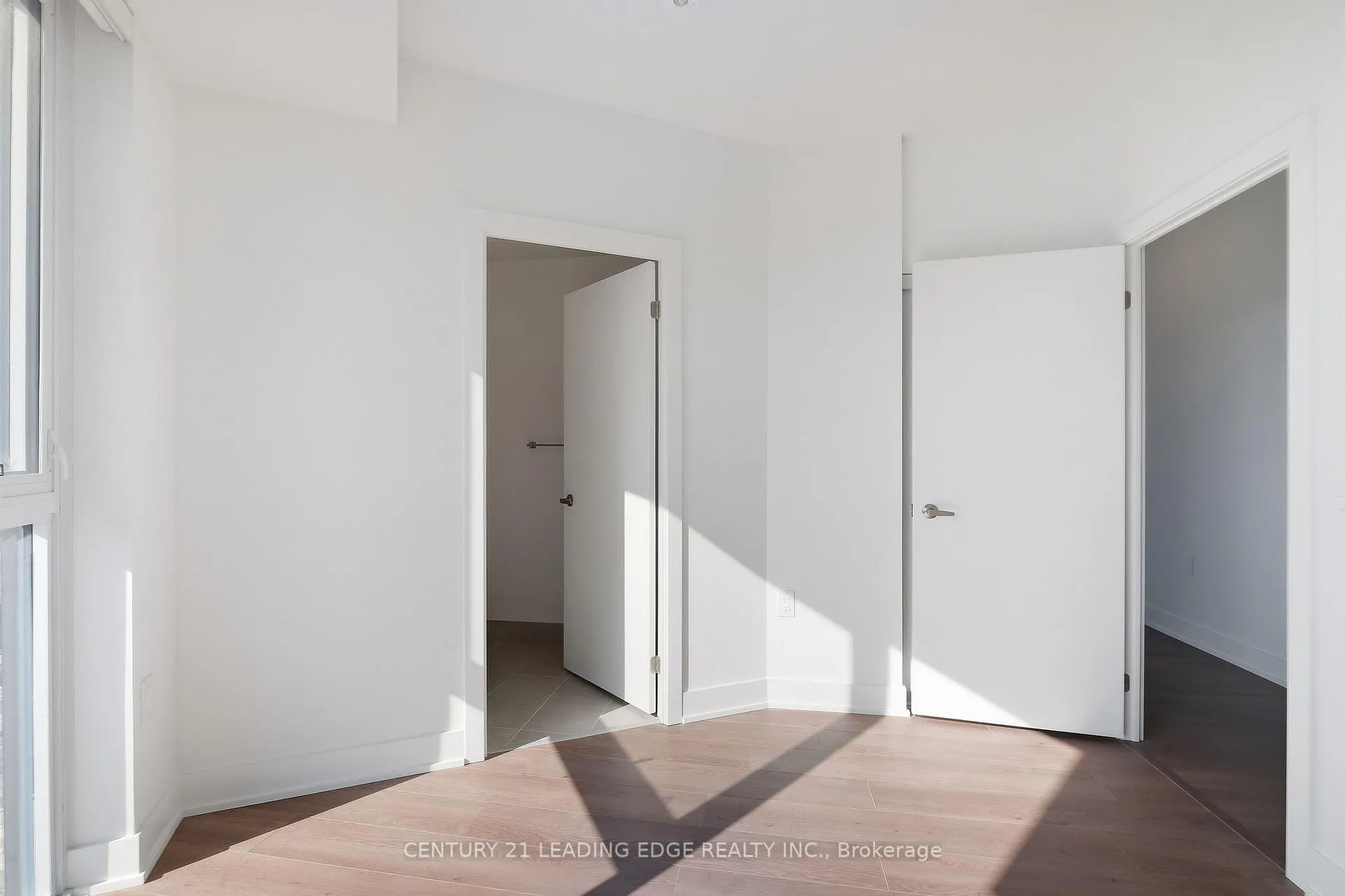 Photo 13 of Unit 910, 2088 James Street, Burlington, Brant — HOMEH