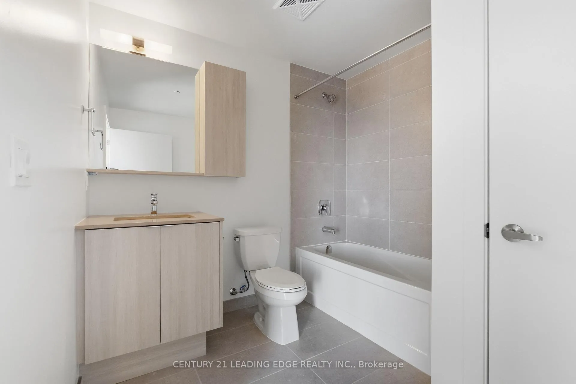 Photo 16 of Unit 910, 2088 James Street, Burlington, Brant — HOMEH