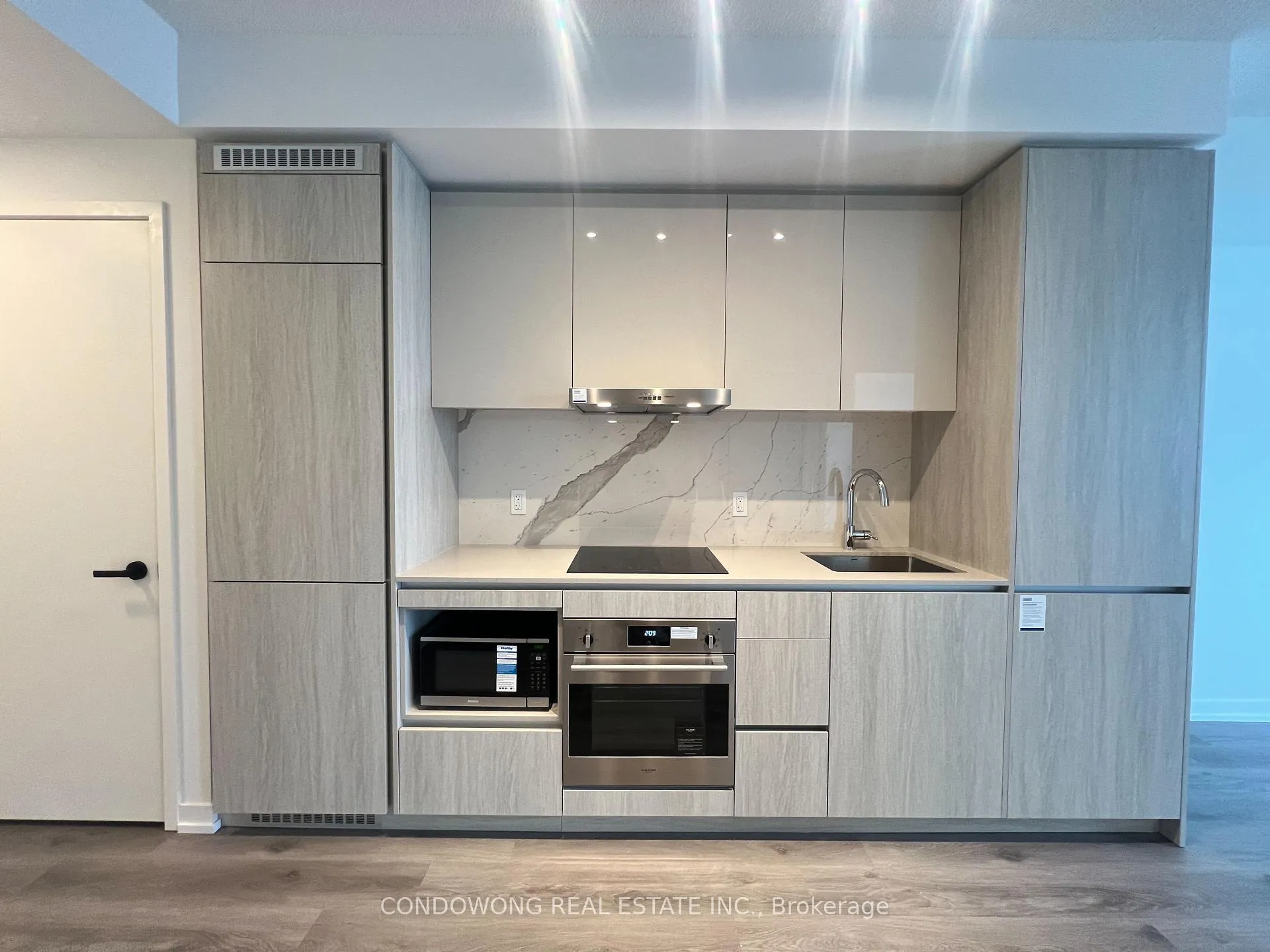Photo 2 of Unit 2609, 28 Interchange Way, Vaughan, Vaughan Corporate Centre — HOMEH