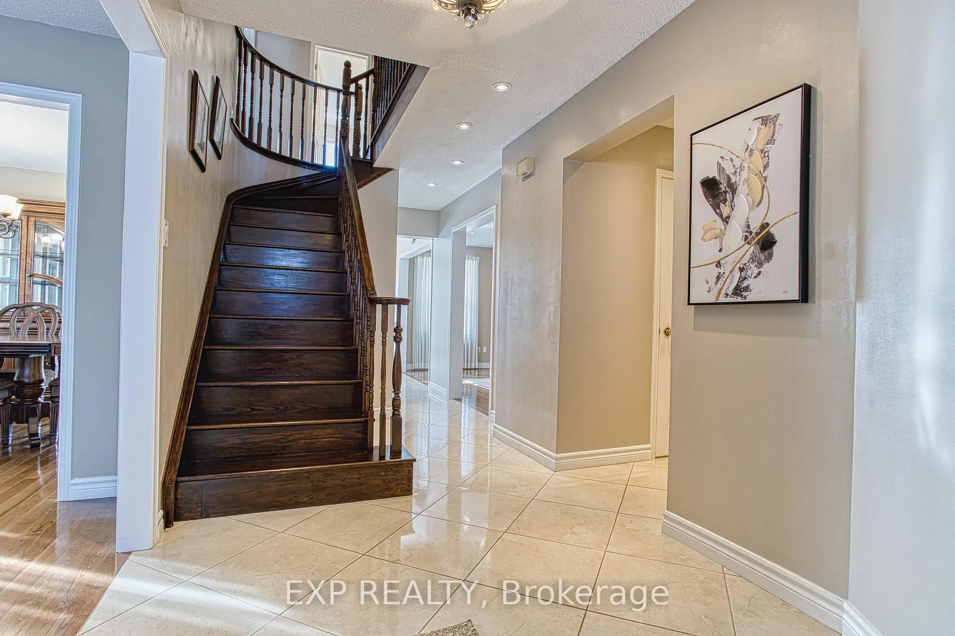 Photo 4 of 211 Rushdale Drive, Hamilton, Rushdale — HOMEH