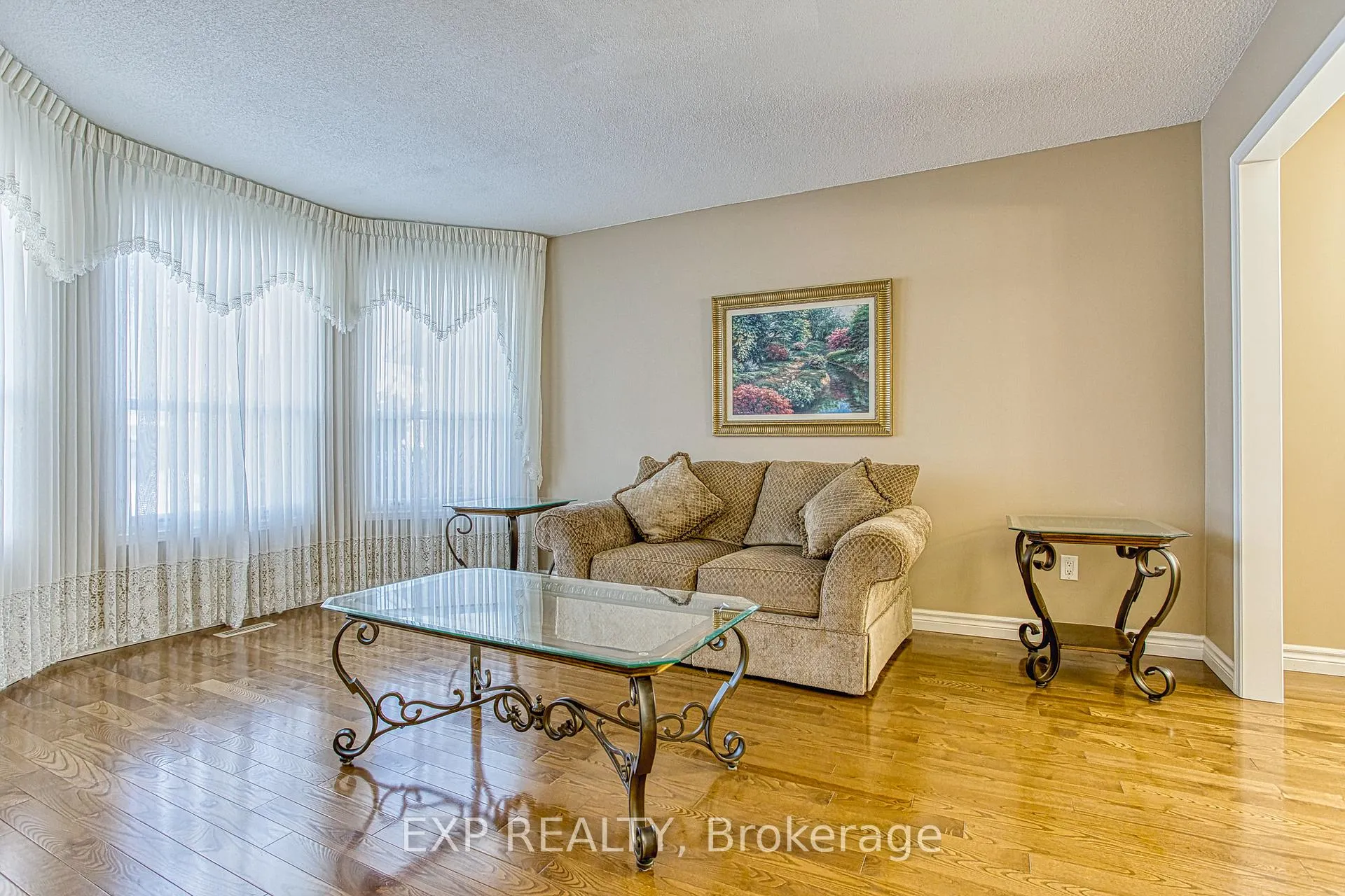 Photo 5 of 211 Rushdale Drive, Hamilton, Rushdale — HOMEH