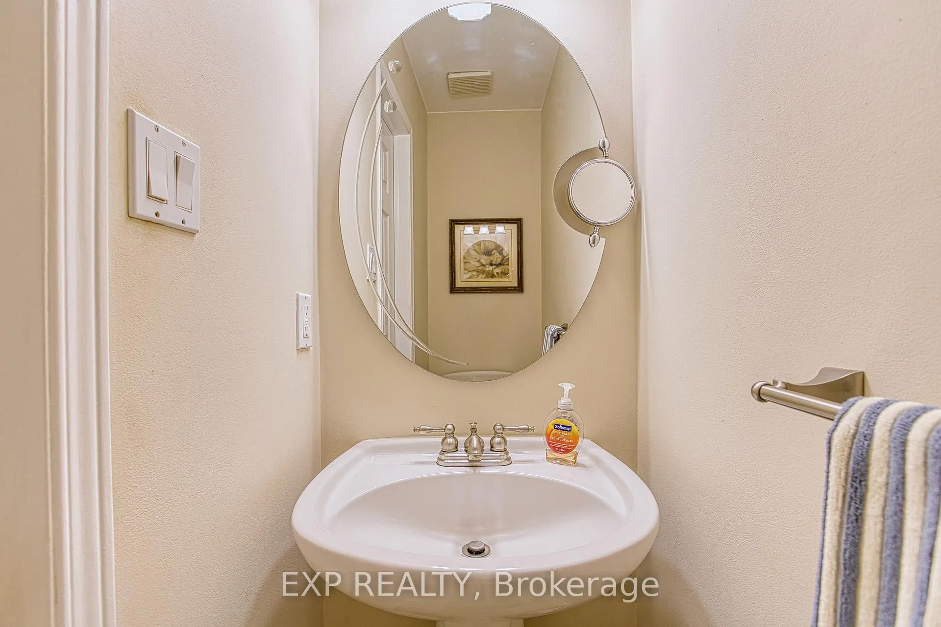 Photo 18 of 211 Rushdale Drive, Hamilton, Rushdale — HOMEH