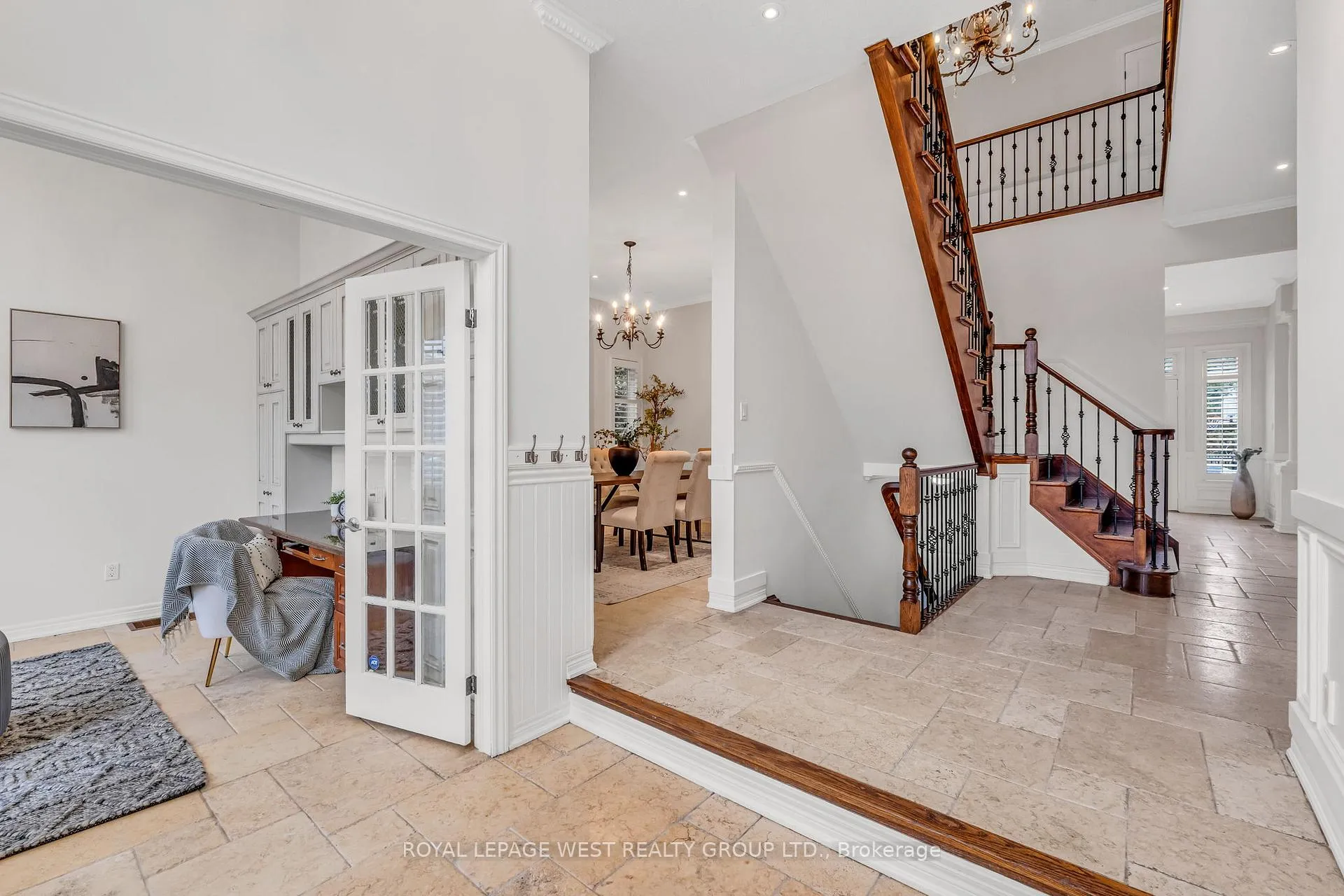 Photo 3 of 35 Playfair Court, Hamilton, Ancaster — HOMEH