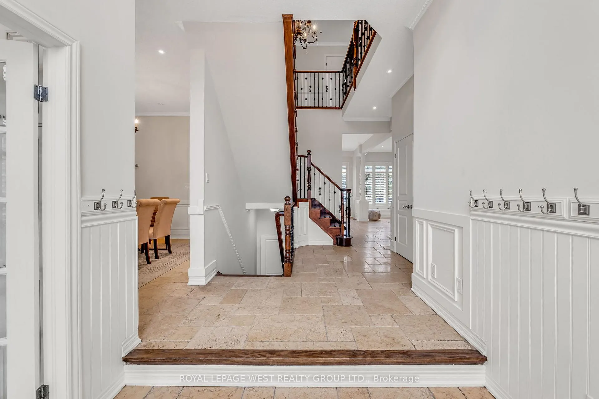 Photo 4 of 35 Playfair Court, Hamilton, Ancaster — HOMEH