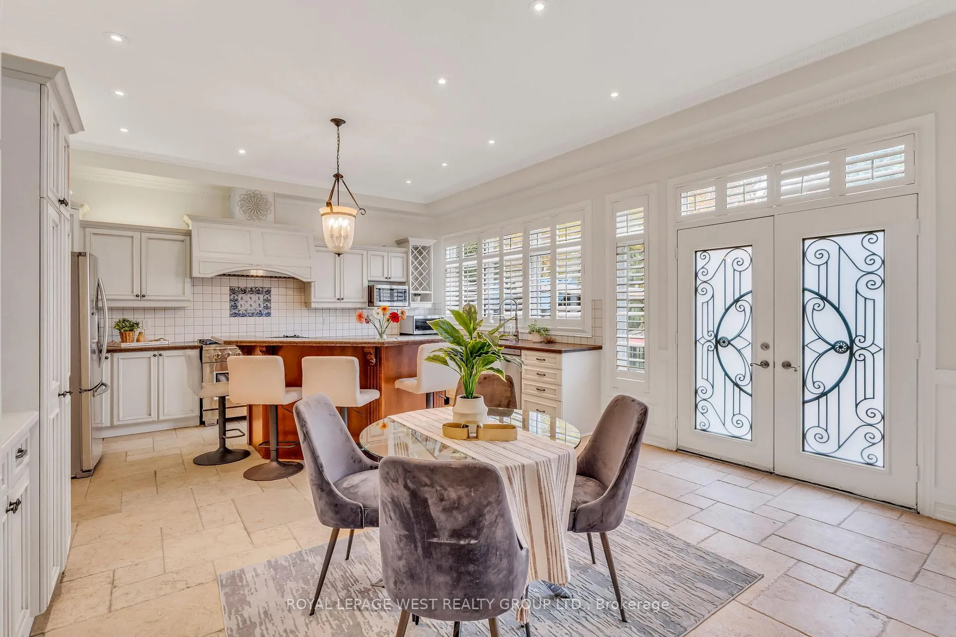 Photo 10 of 35 Playfair Court, Hamilton, Ancaster — HOMEH