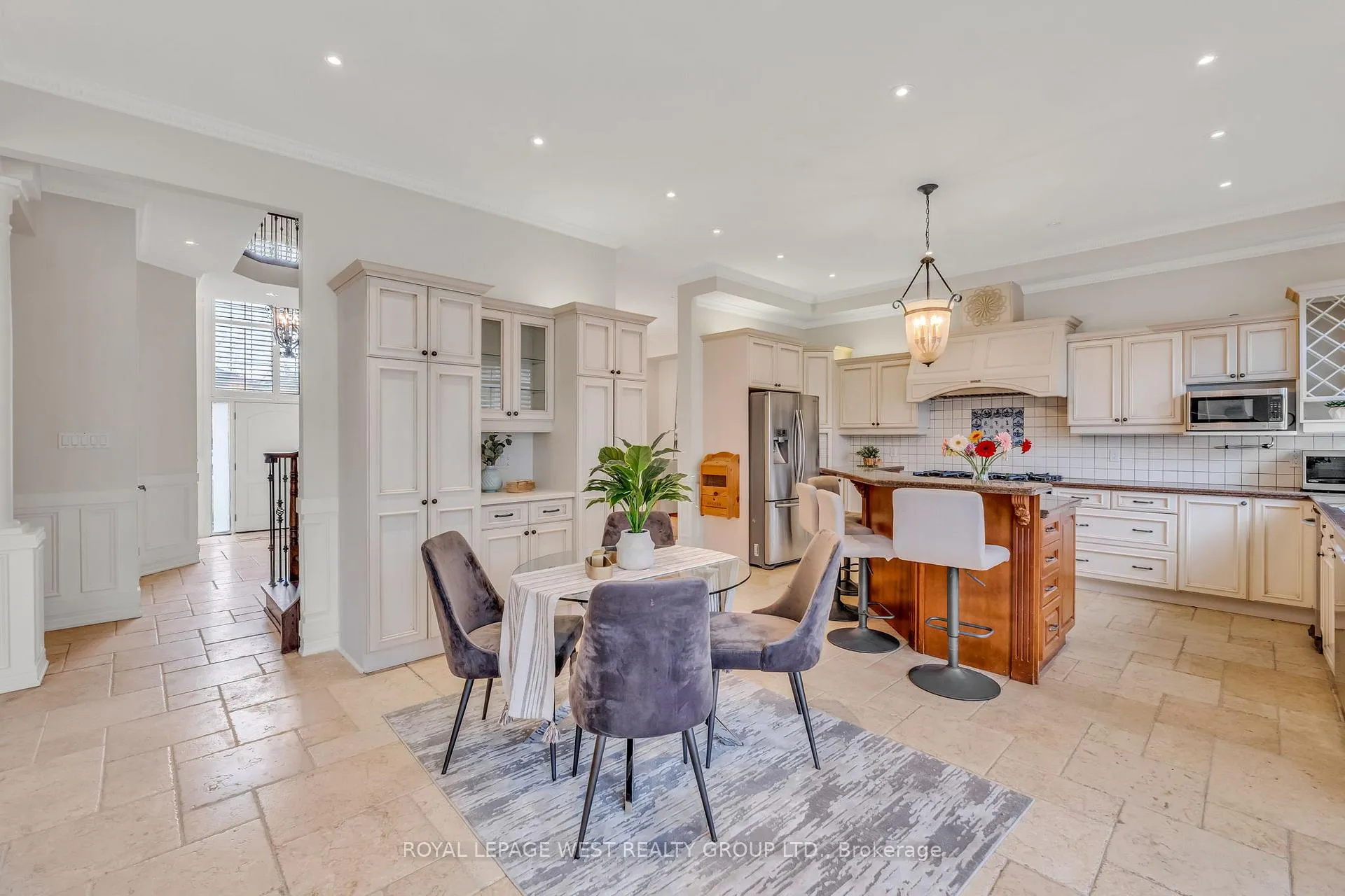 Photo 11 of 35 Playfair Court, Hamilton, Ancaster — HOMEH