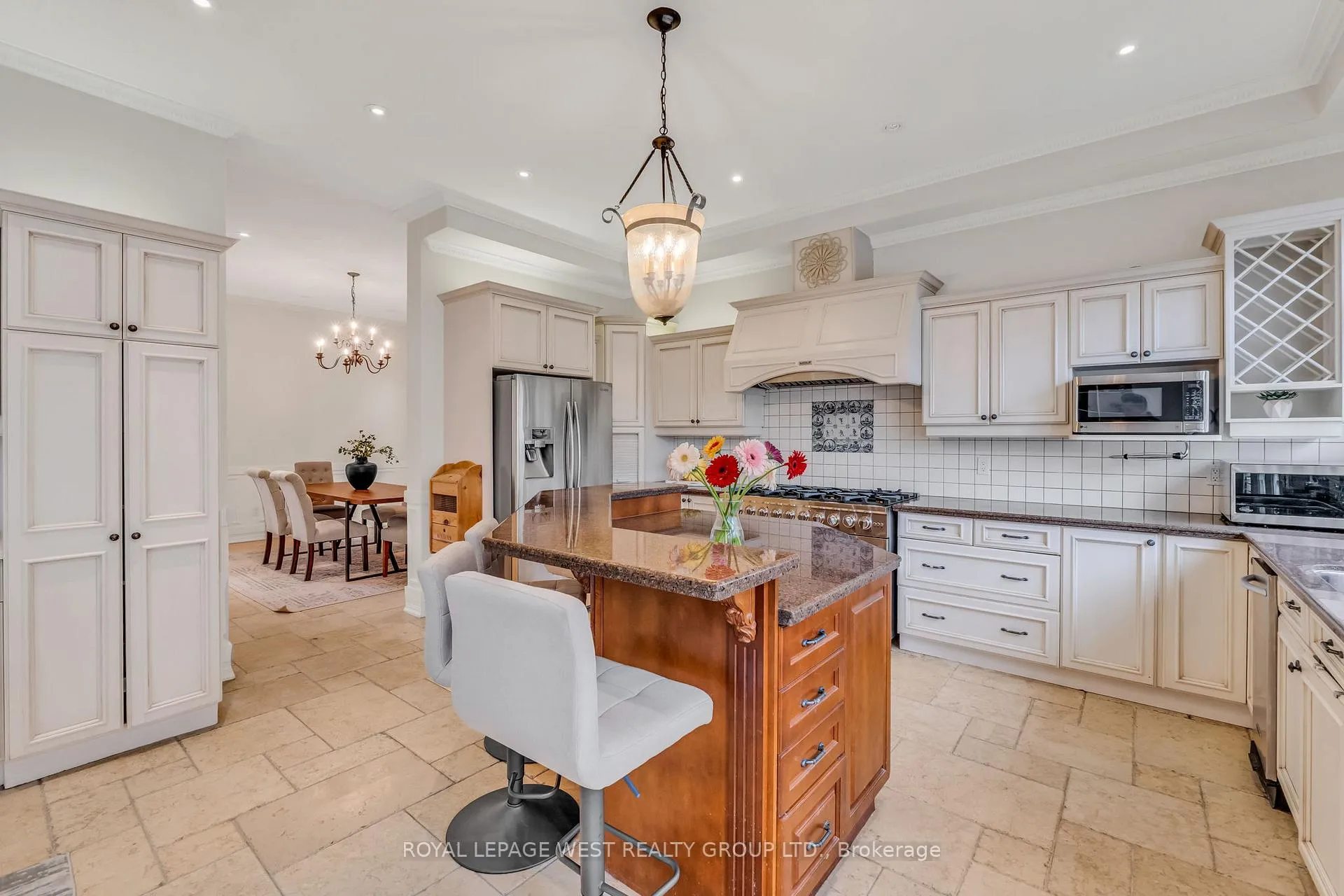 Photo 13 of 35 Playfair Court, Hamilton, Ancaster — HOMEH
