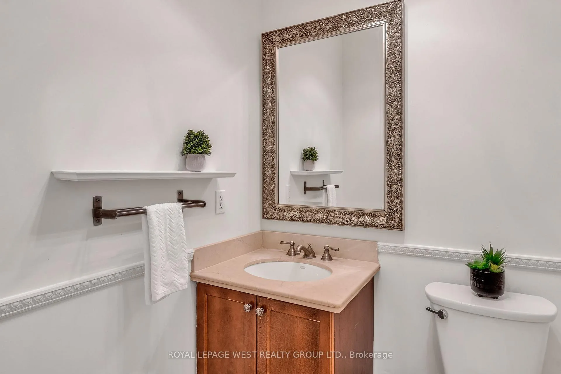 Photo 16 of 35 Playfair Court, Hamilton, Ancaster — HOMEH