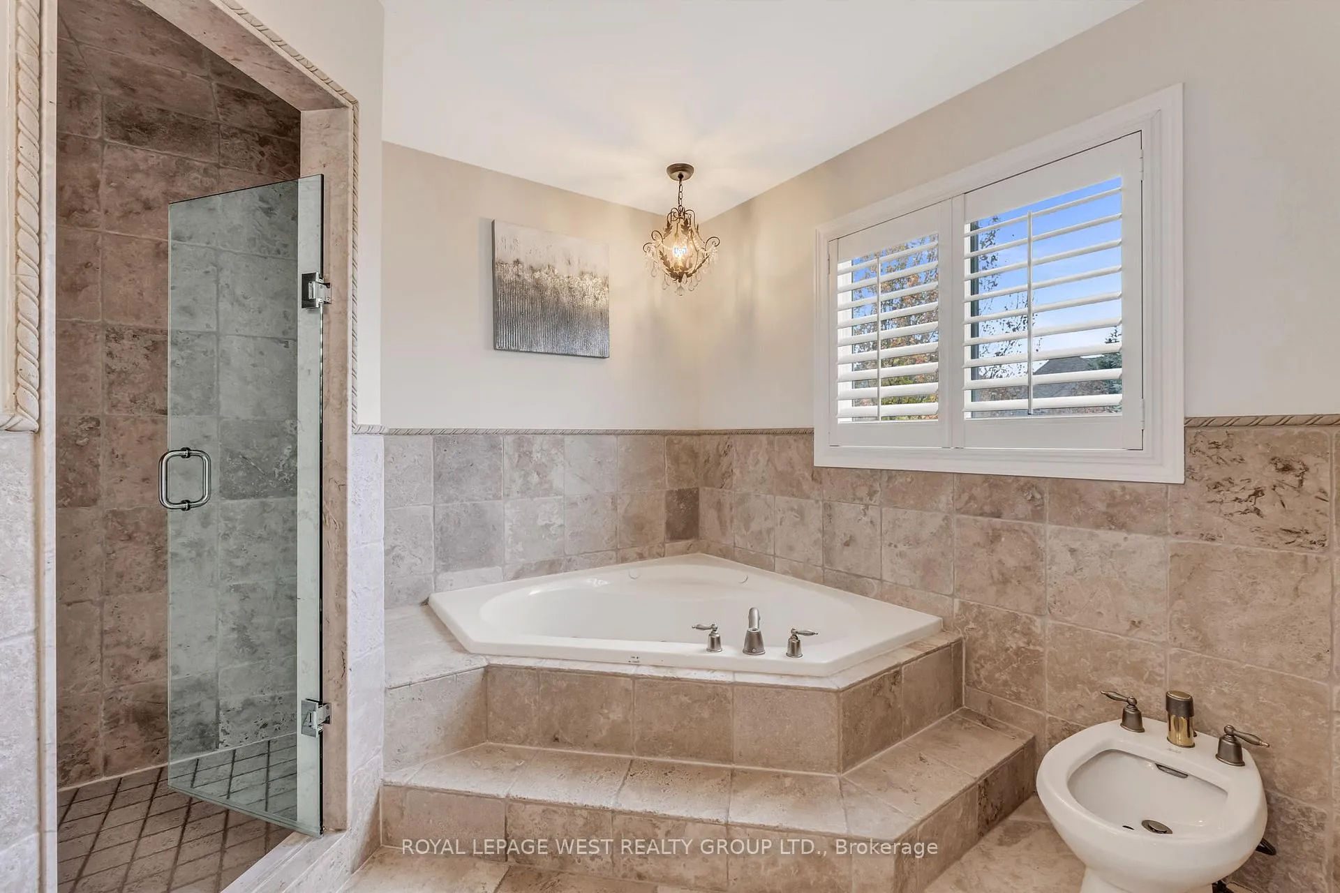Photo 21 of 35 Playfair Court, Hamilton, Ancaster — HOMEH