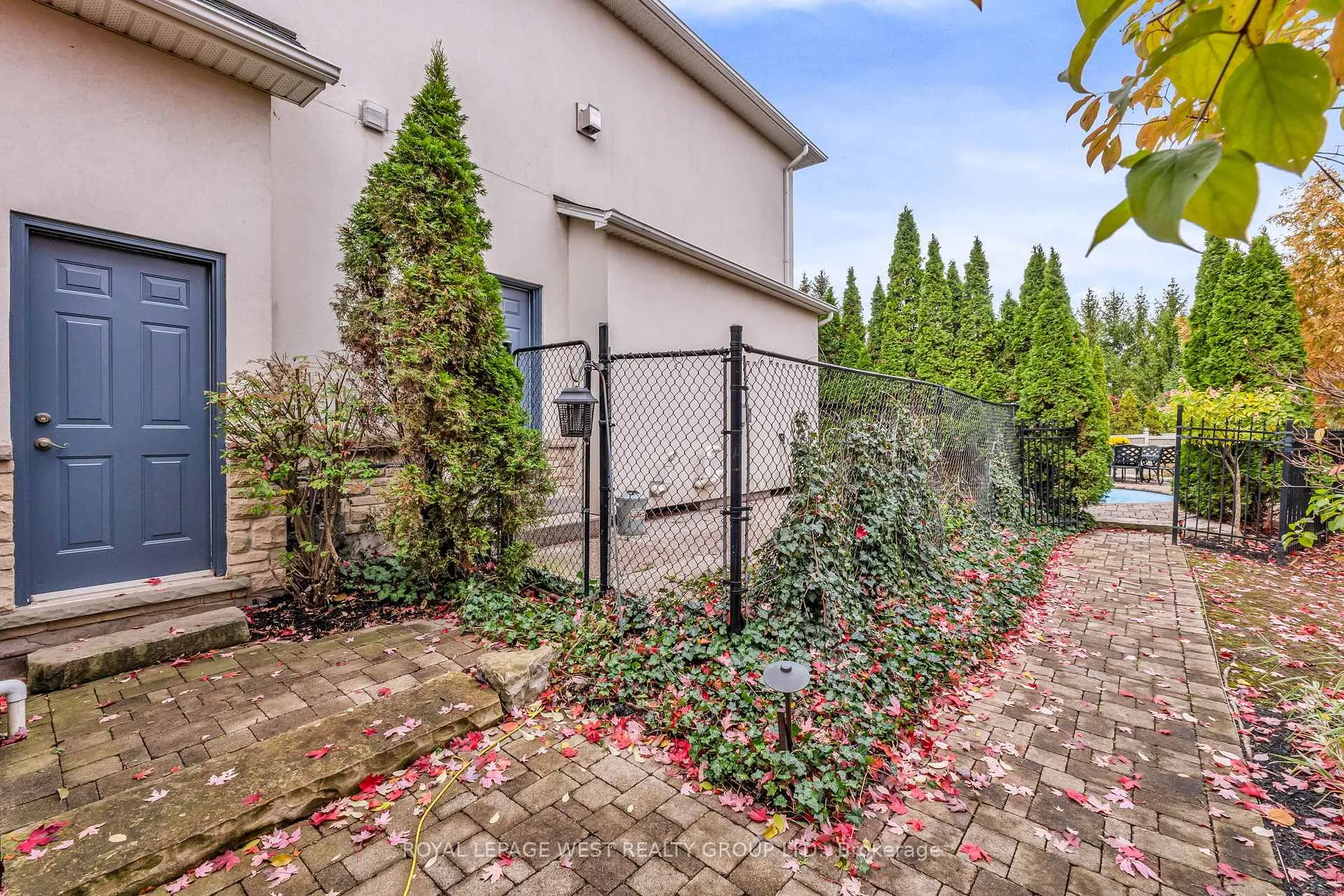 Photo 31 of 35 Playfair Court, Hamilton, Ancaster — HOMEH