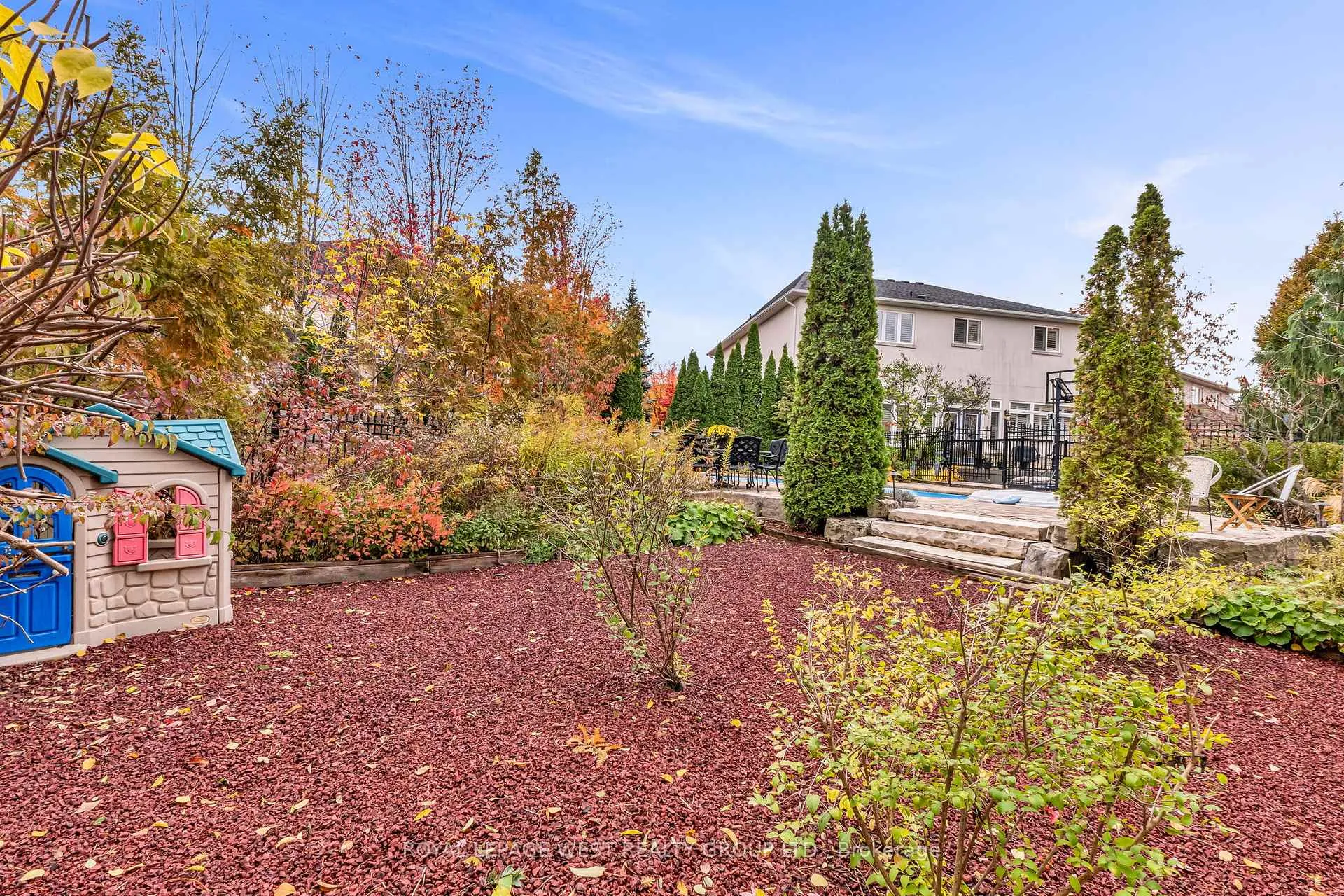 Photo 35 of 35 Playfair Court, Hamilton, Ancaster — HOMEH