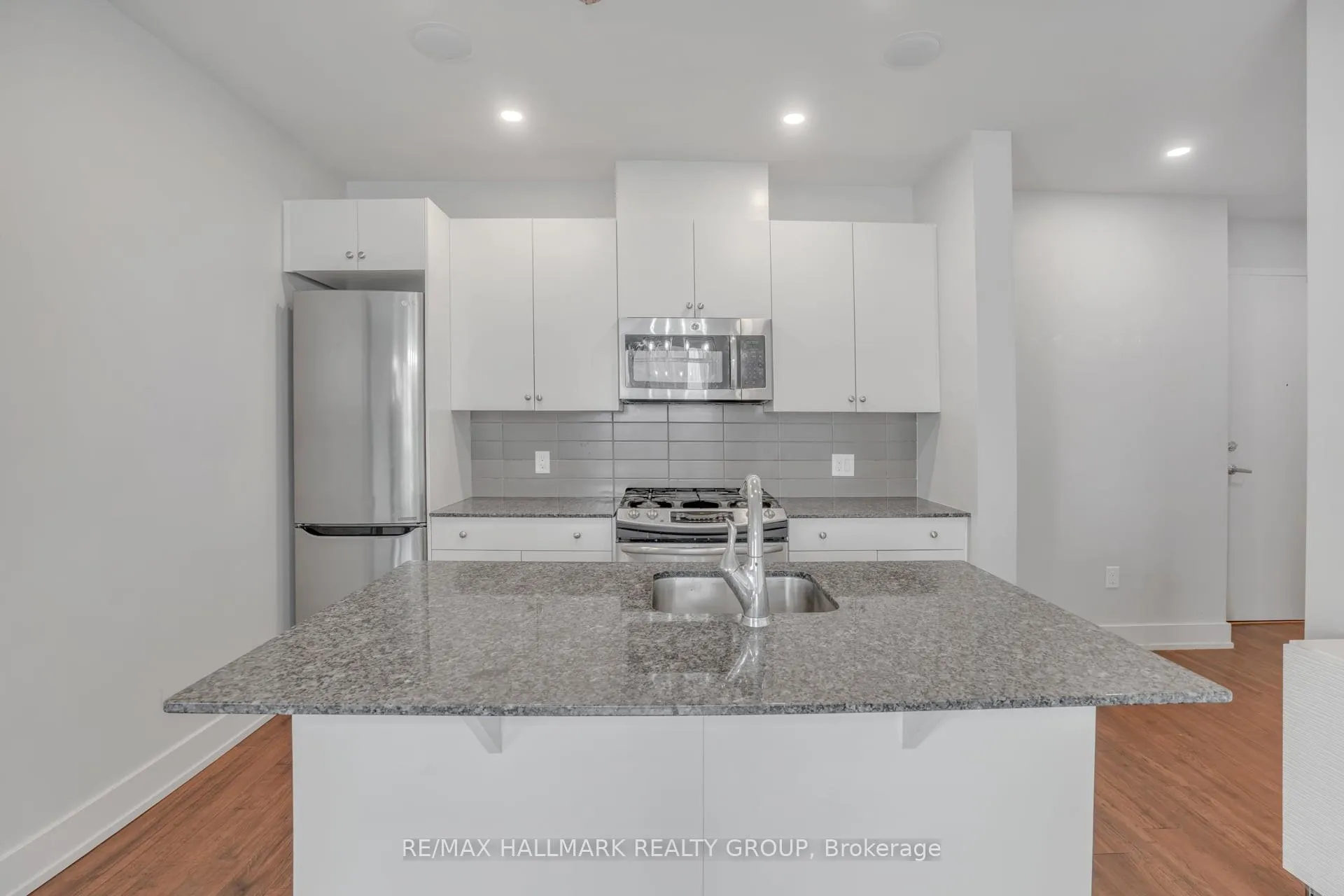 Photo 4 of Unit 1004, 100 Champagne Avenue, Ottawa, West Centre Town — HOMEH