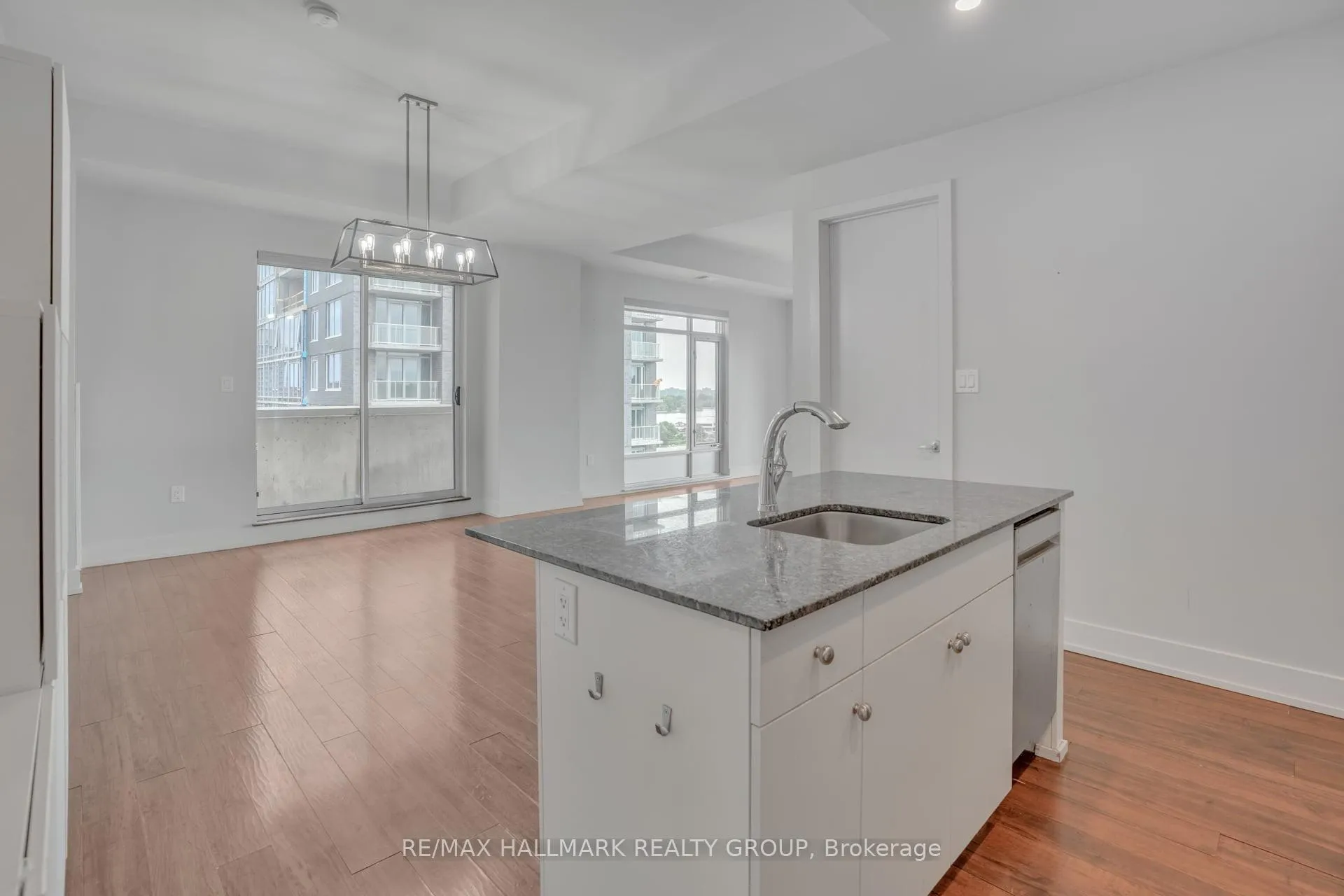 Photo 5 of Unit 1004, 100 Champagne Avenue, Ottawa, West Centre Town — HOMEH