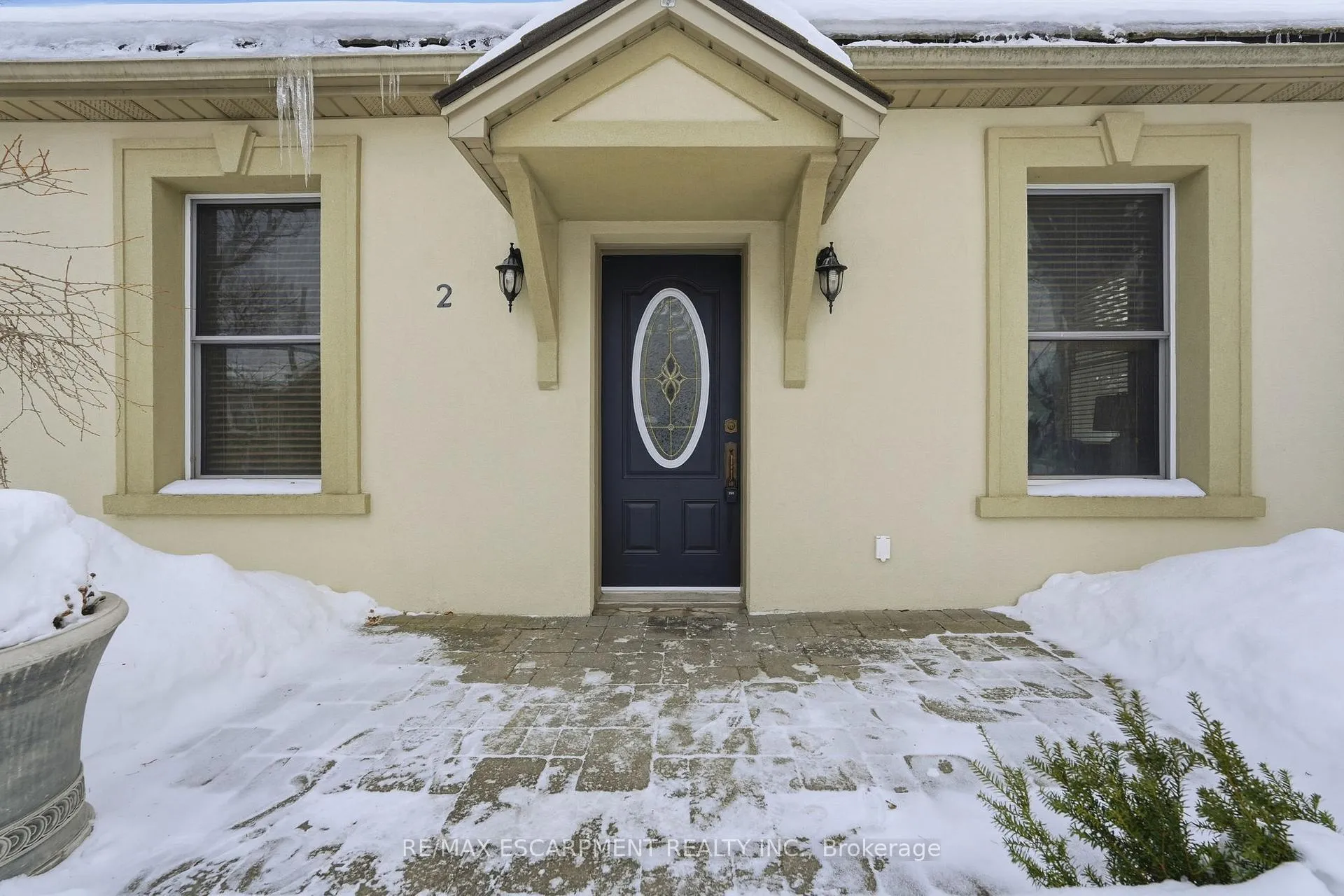 Photo 5 of 2 Union Street, Hamilton, Waterdown — HOMEH