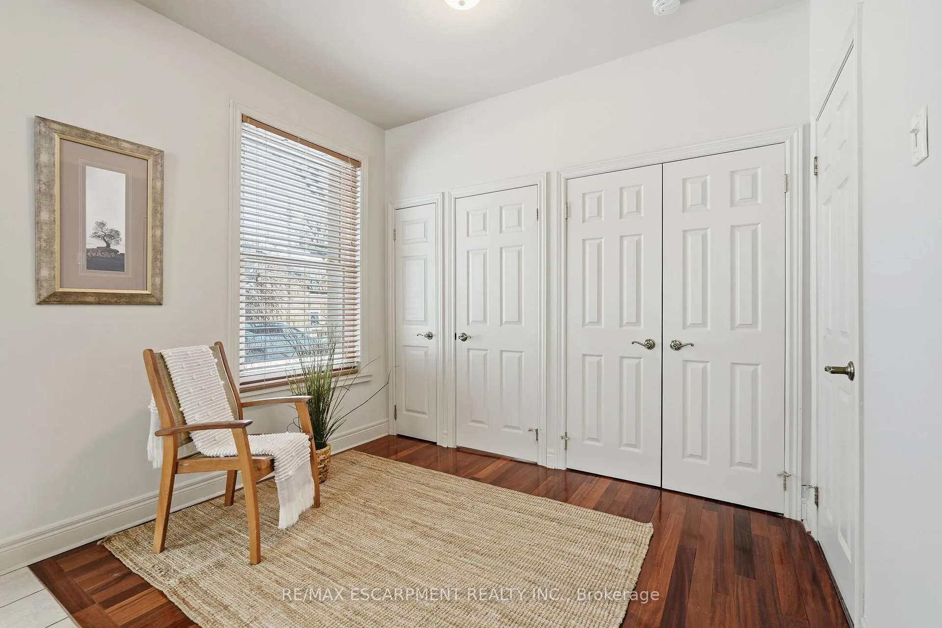 Photo 9 of 2 Union Street, Hamilton, Waterdown — HOMEH
