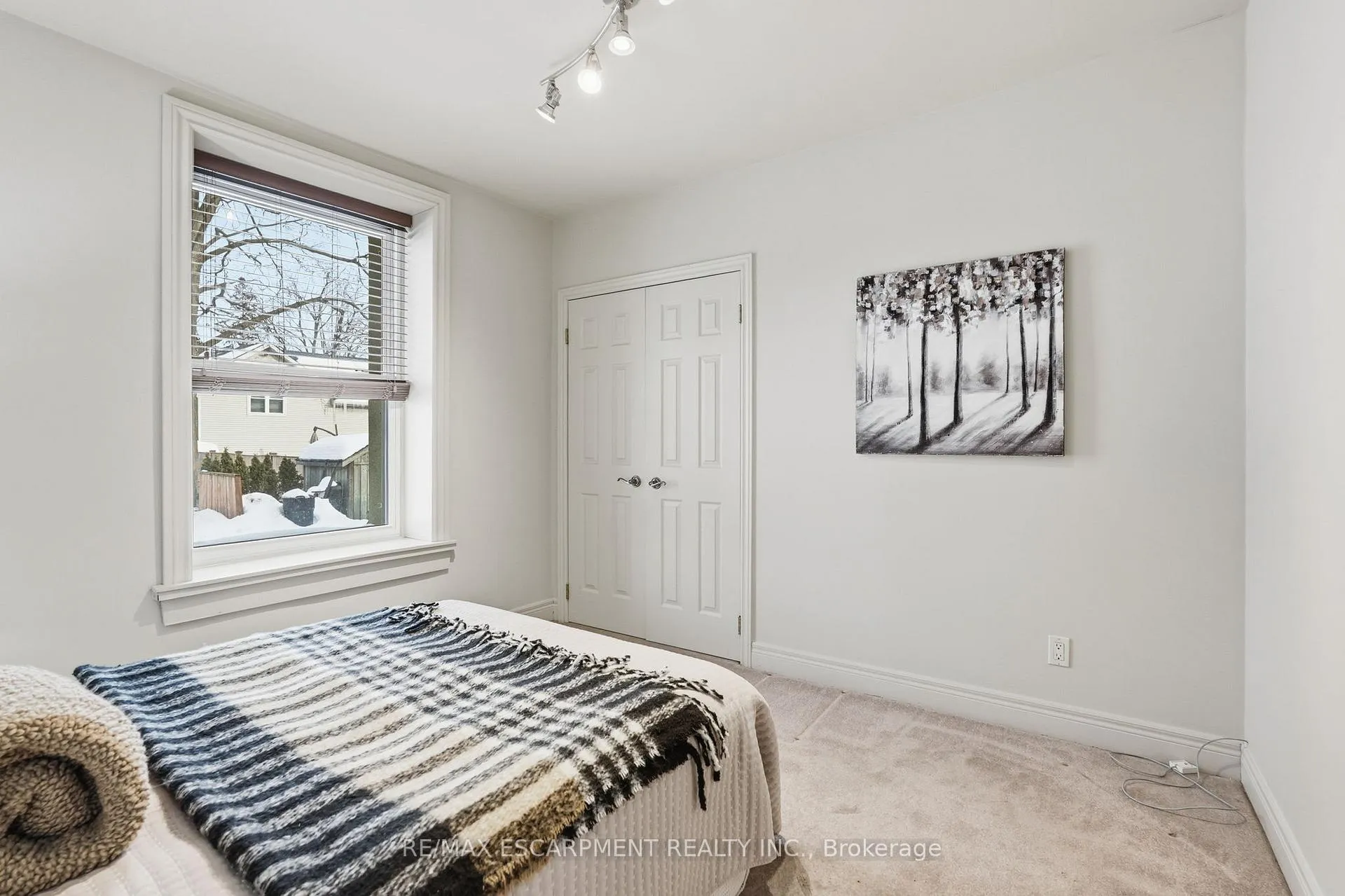 Photo 12 of 2 Union Street, Hamilton, Waterdown — HOMEH