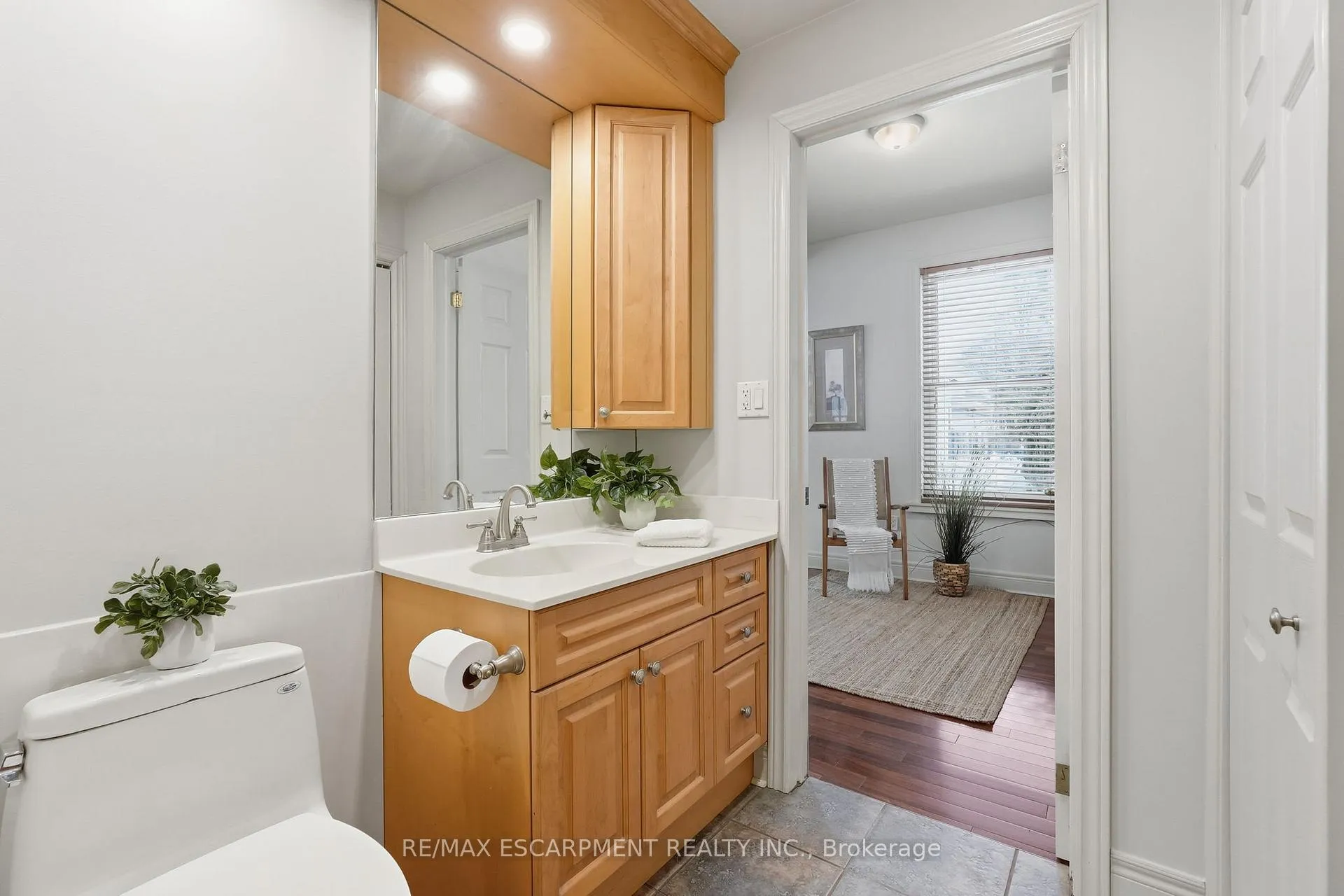 Photo 15 of 2 Union Street, Hamilton, Waterdown — HOMEH