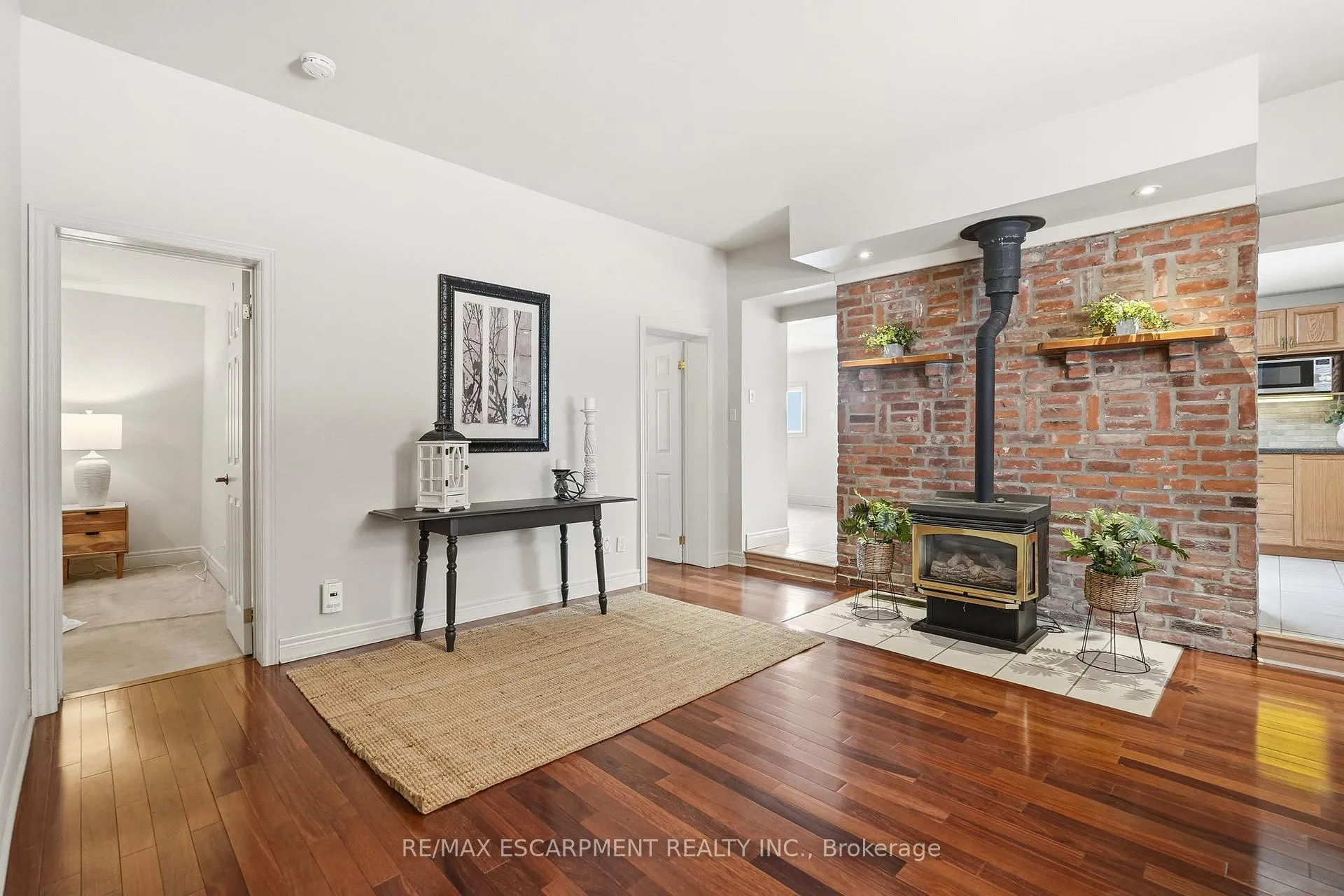 Photo 19 of 2 Union Street, Hamilton, Waterdown — HOMEH