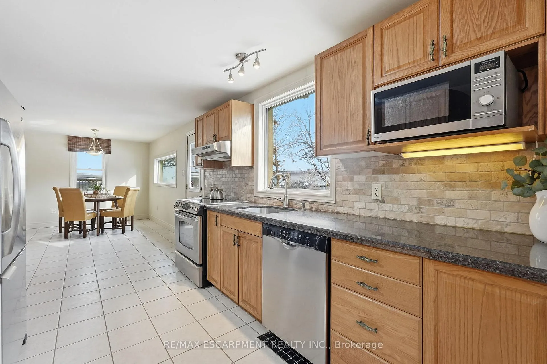 Photo 22 of 2 Union Street, Hamilton, Waterdown — HOMEH