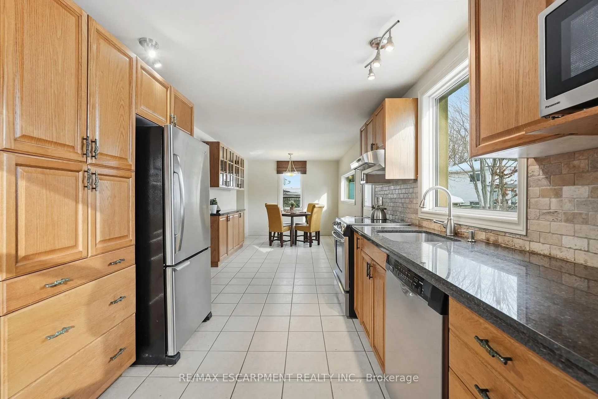 Photo 24 of 2 Union Street, Hamilton, Waterdown — HOMEH