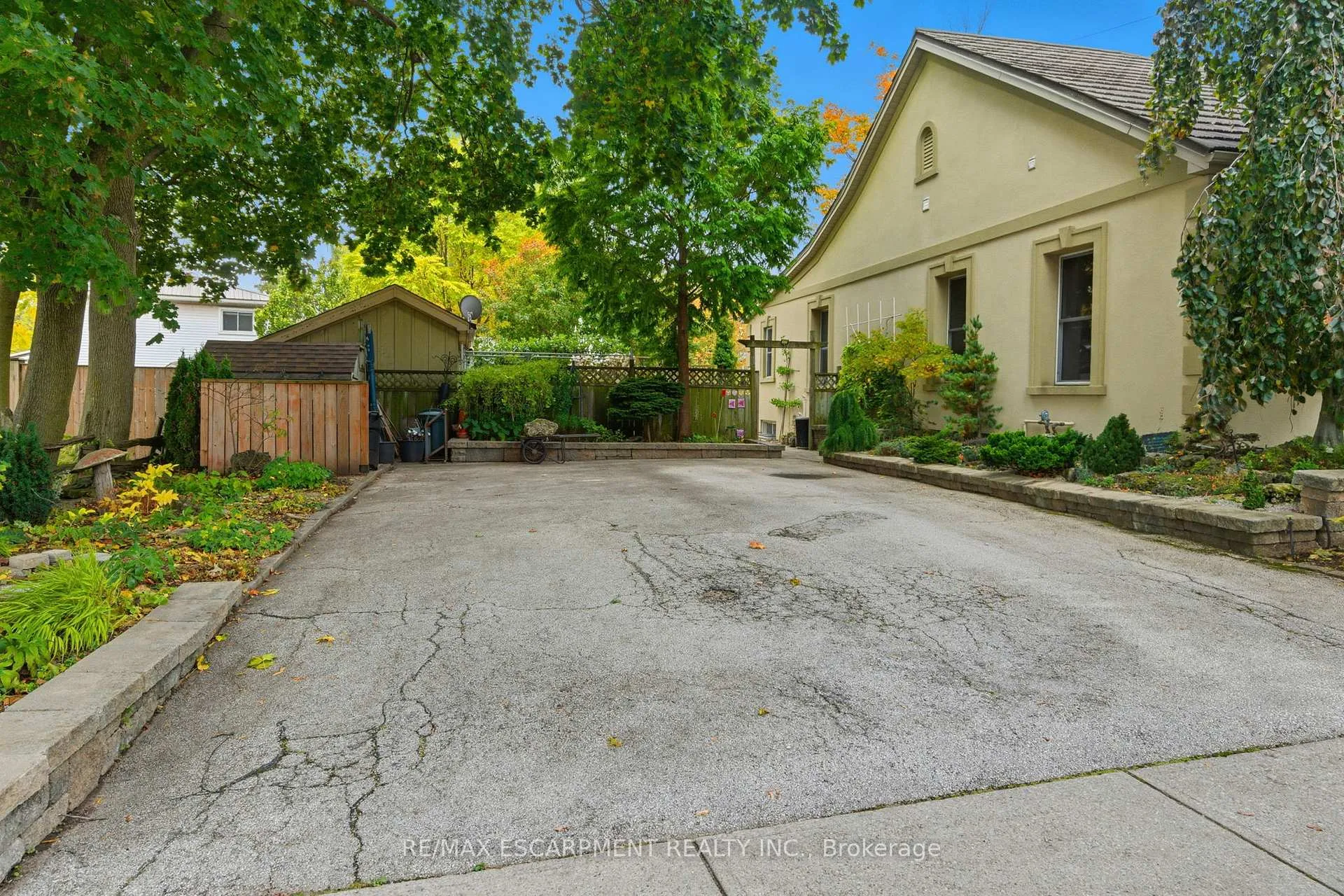 Photo 41 of 2 Union Street, Hamilton, Waterdown — HOMEH