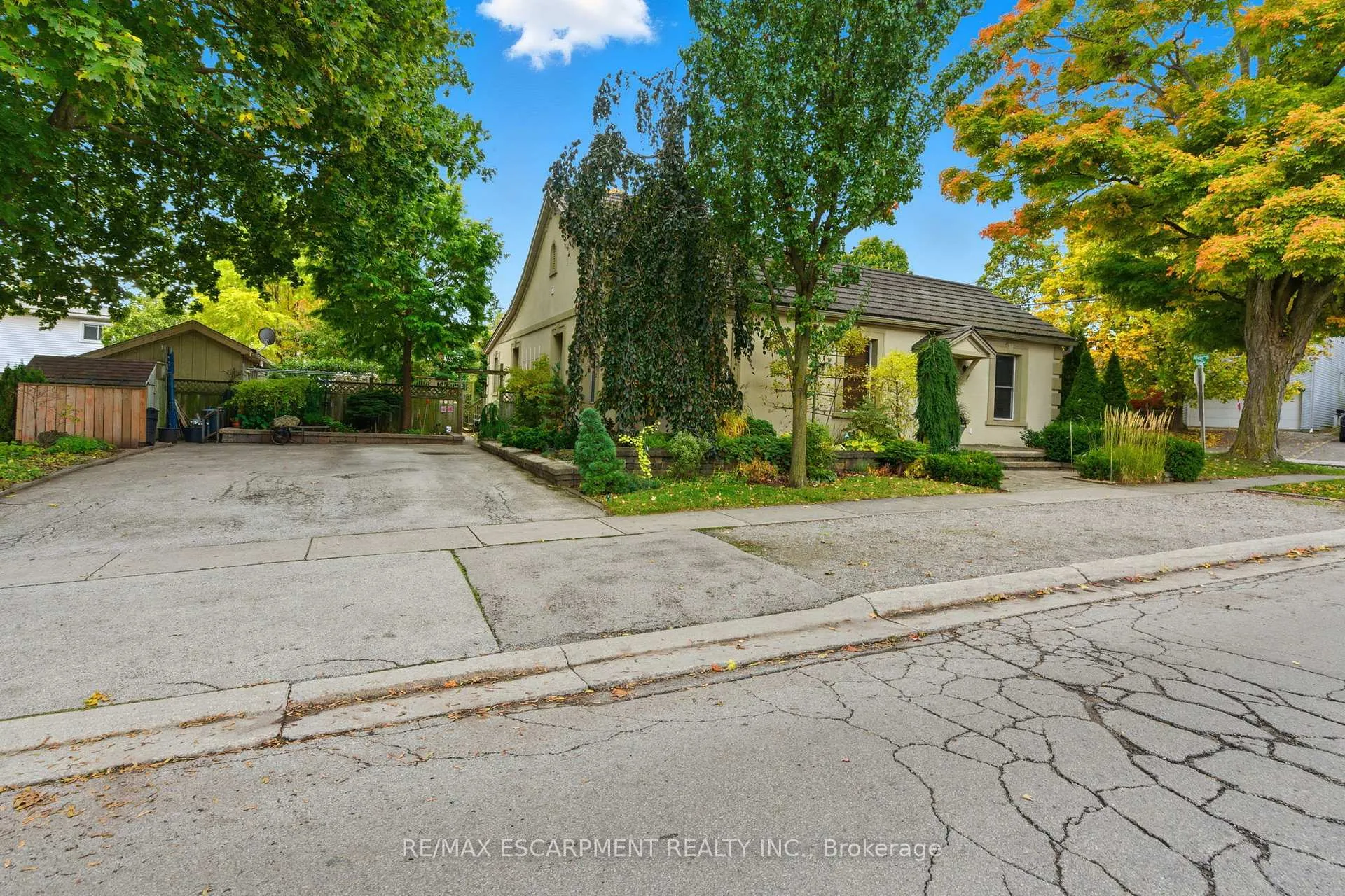 Photo 42 of 2 Union Street, Hamilton, Waterdown — HOMEH