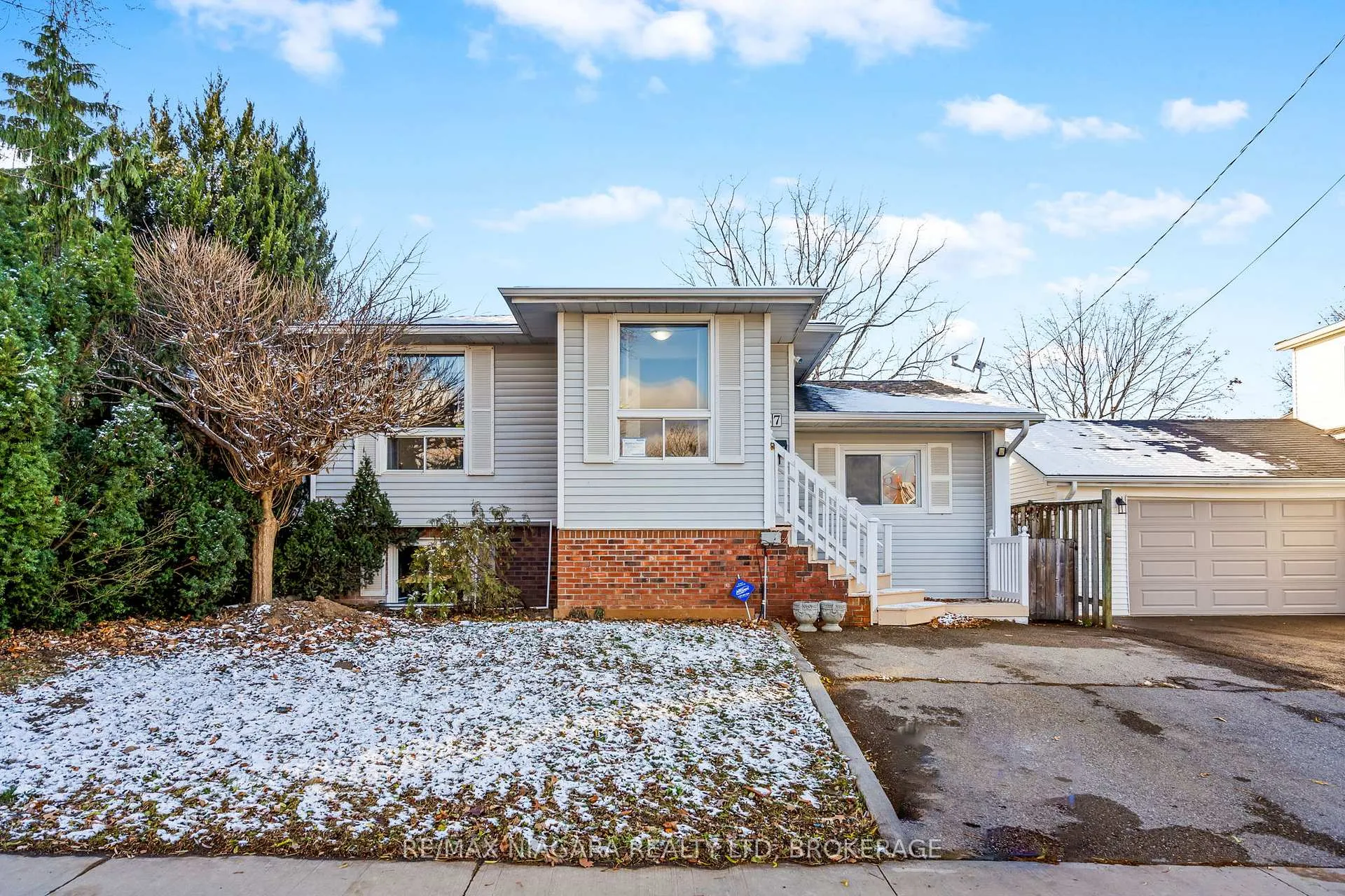 Photo 2 of 57 Lorne Street, St. Catharines, E. Chester — HOMEH