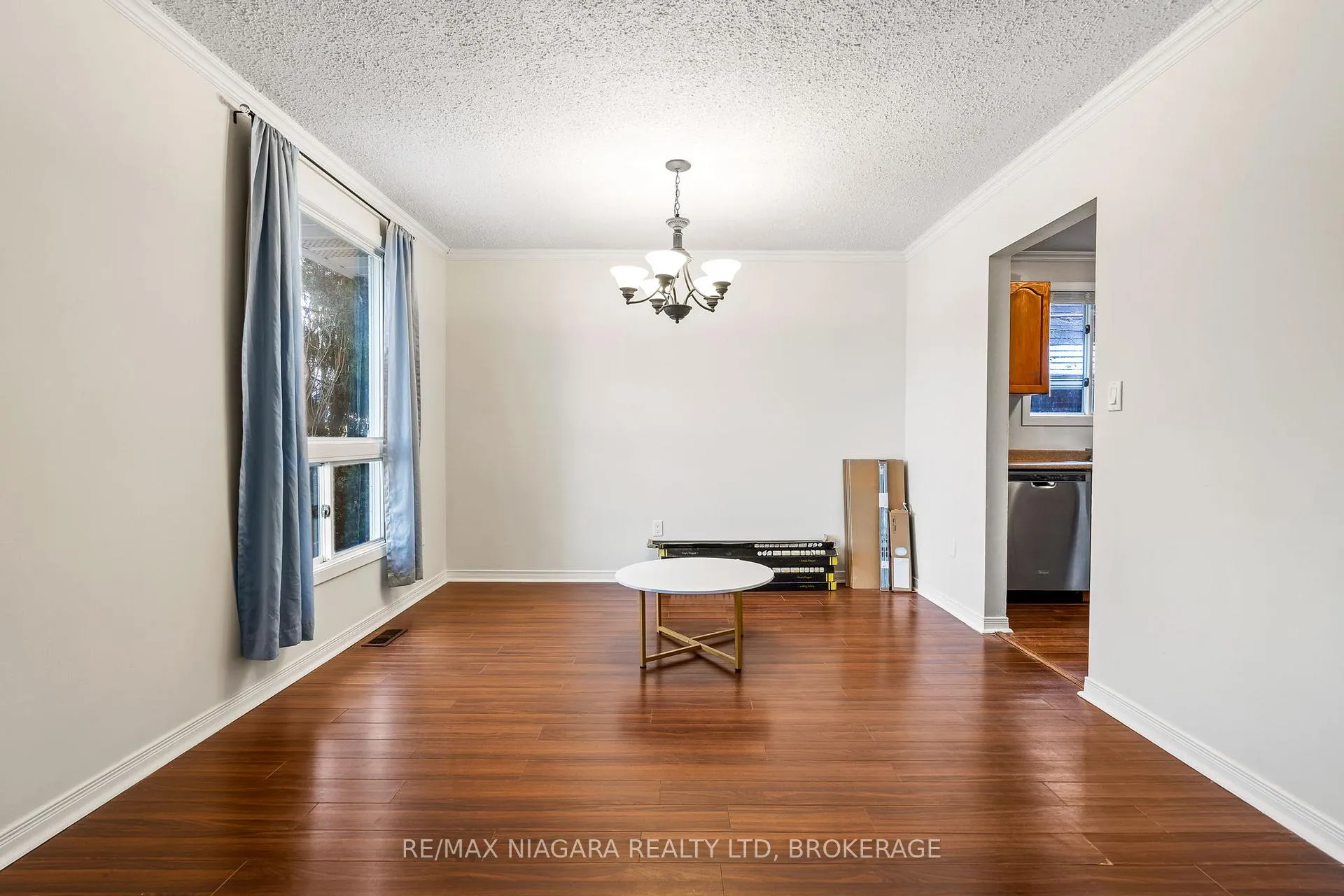 Photo 4 of 57 Lorne Street, St. Catharines, E. Chester — HOMEH