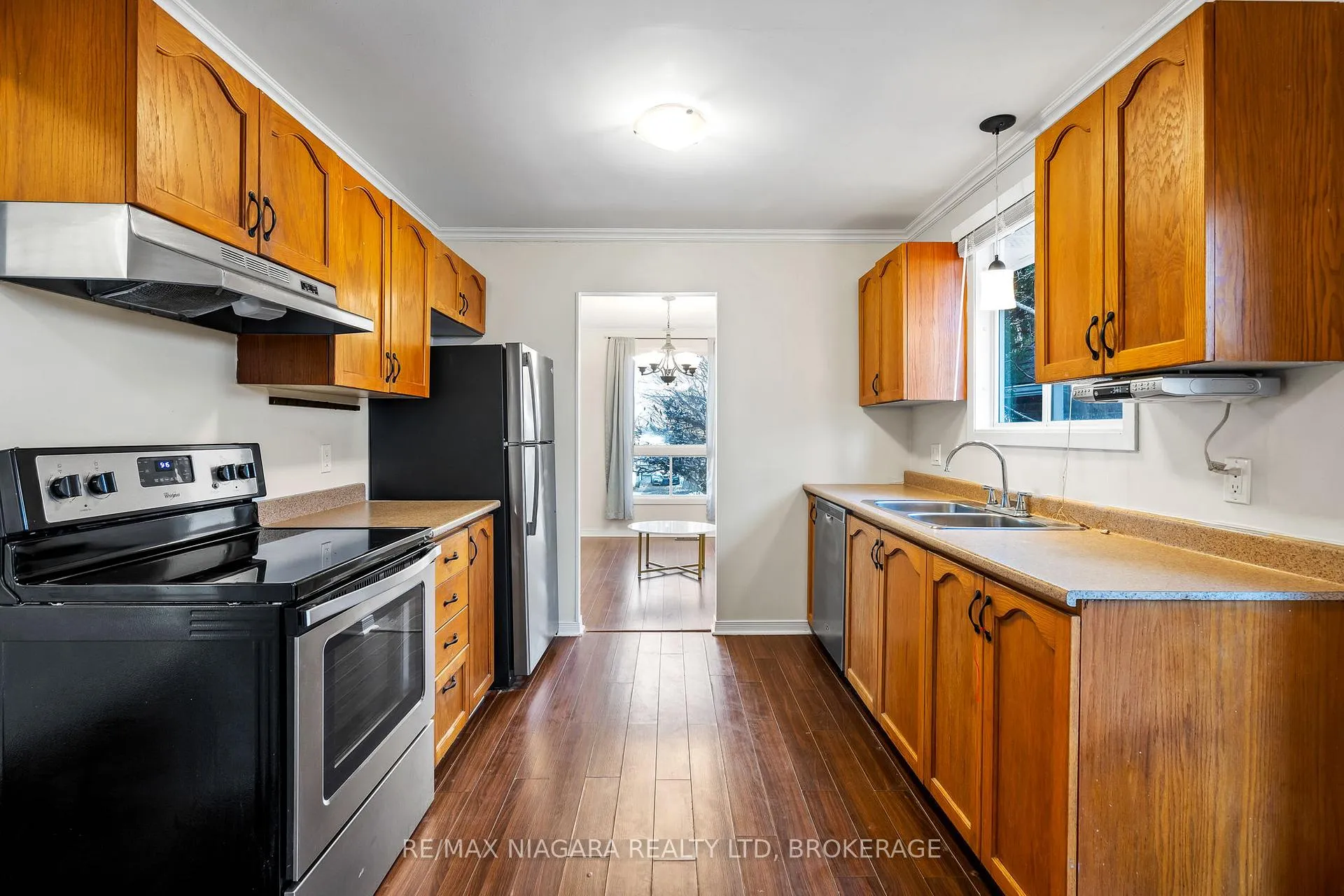 Photo 7 of 57 Lorne Street, St. Catharines, E. Chester — HOMEH