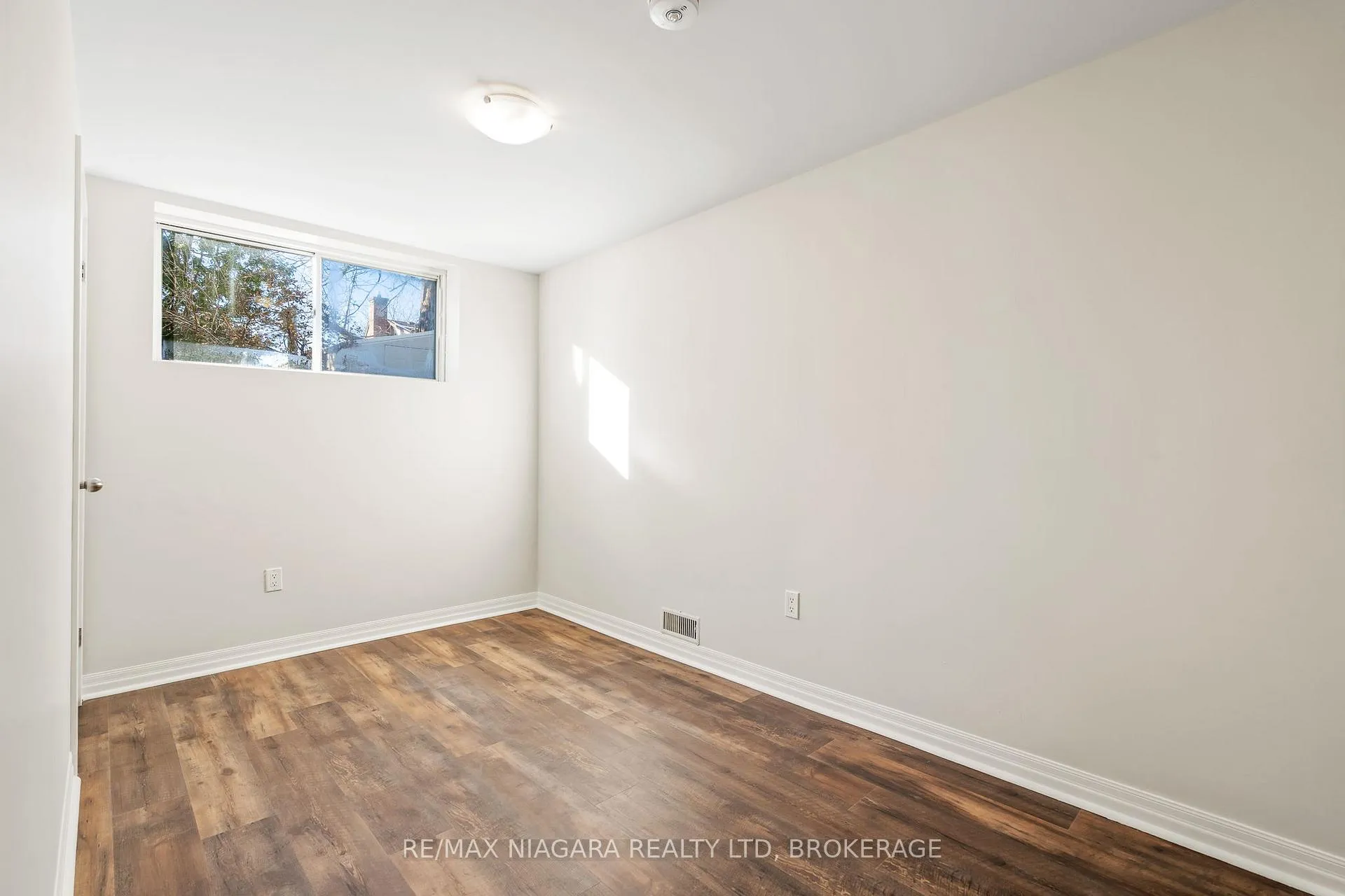 Photo 20 of 57 Lorne Street, St. Catharines, E. Chester — HOMEH