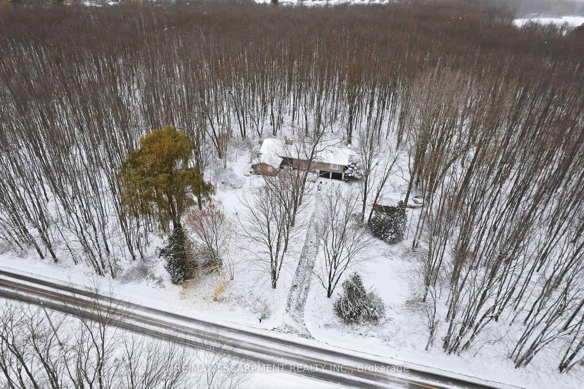 Photo 3 of 563 6th Concession Road W, Hamilton, Rural Flamborough — HOMEH