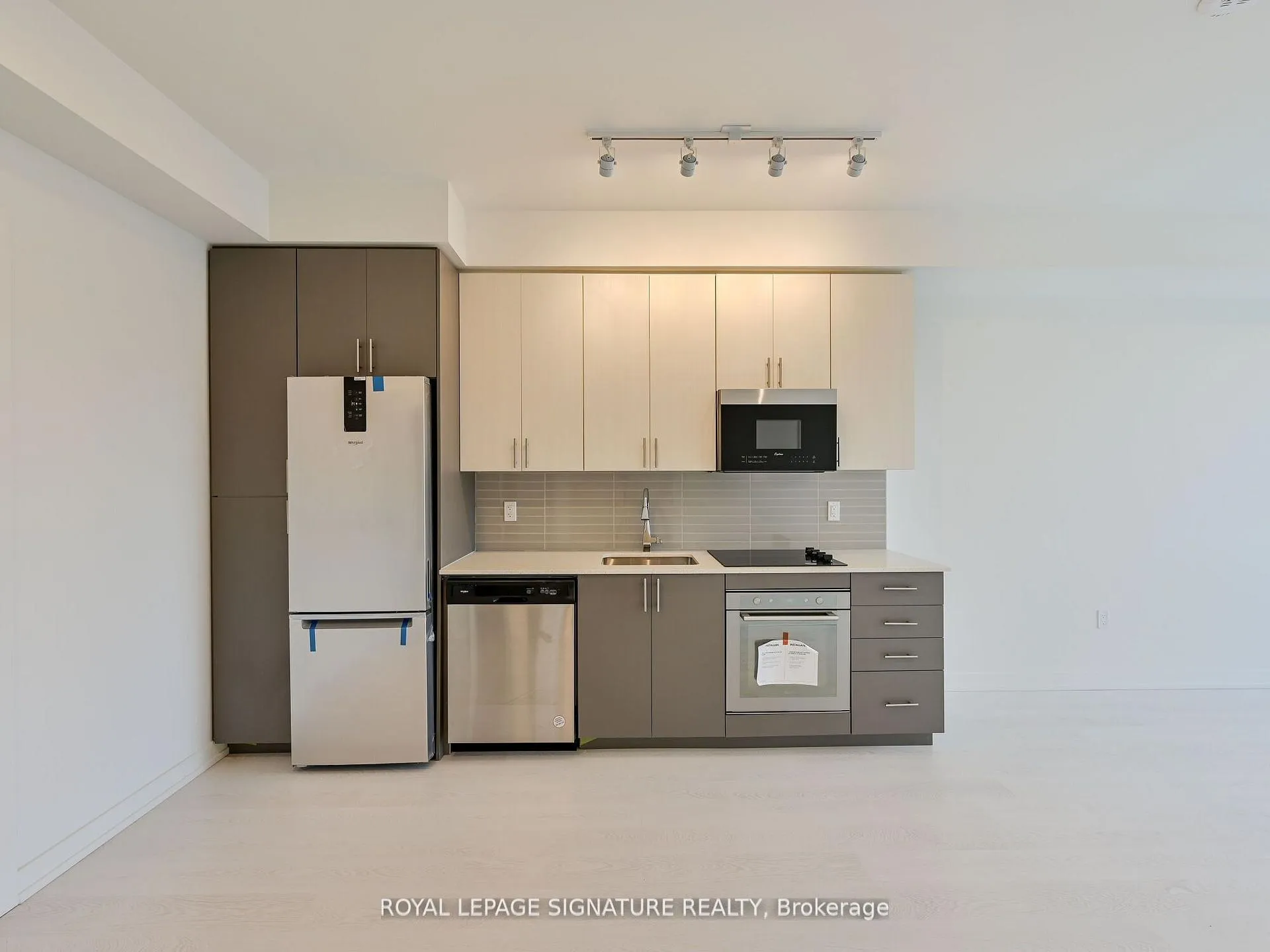 Photo 3 of Unit 405, 415 Main Street W, Hamilton, Kirkendall — HOMEH
