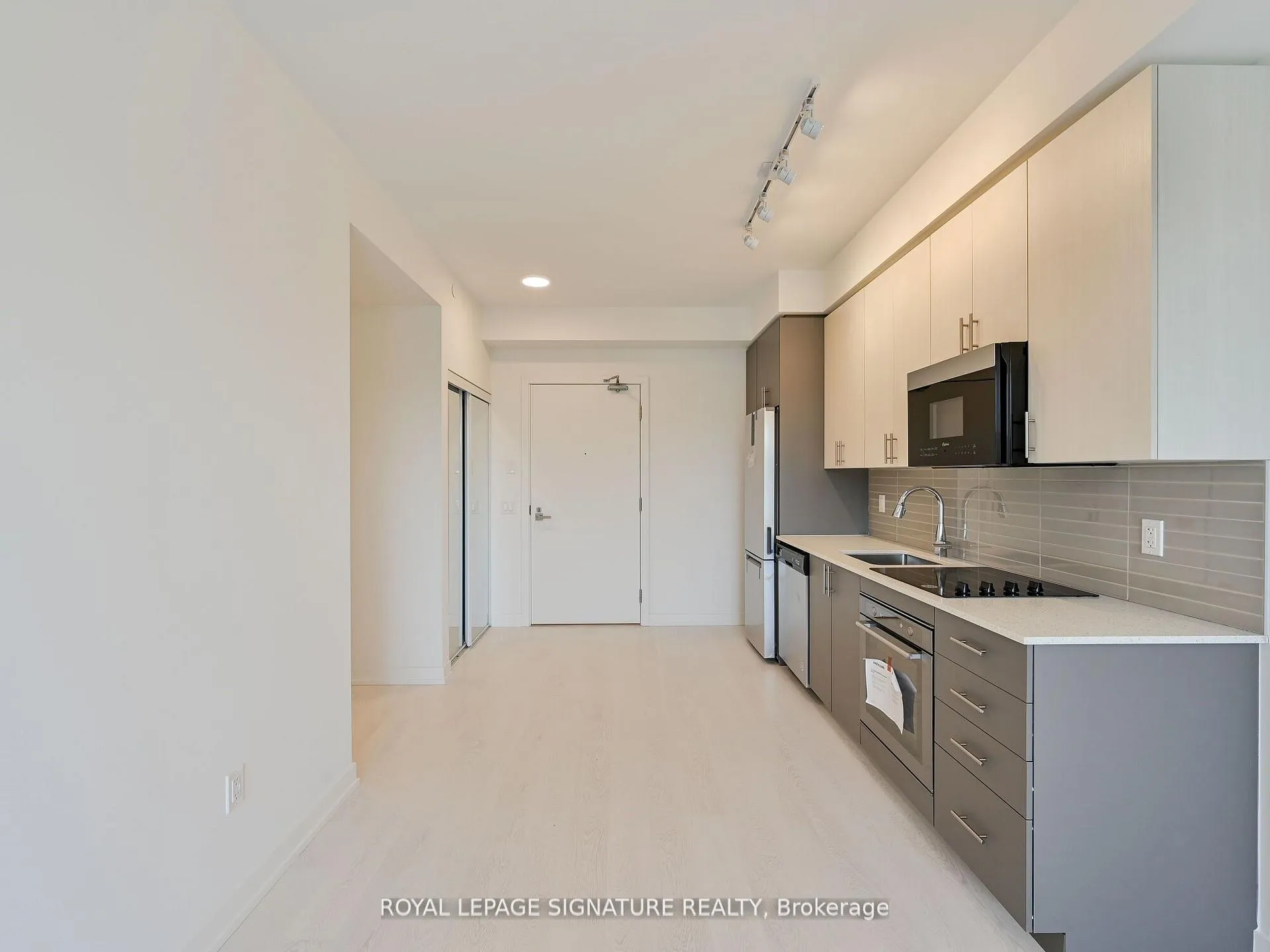 Photo 4 of Unit 405, 415 Main Street W, Hamilton, Kirkendall — HOMEH