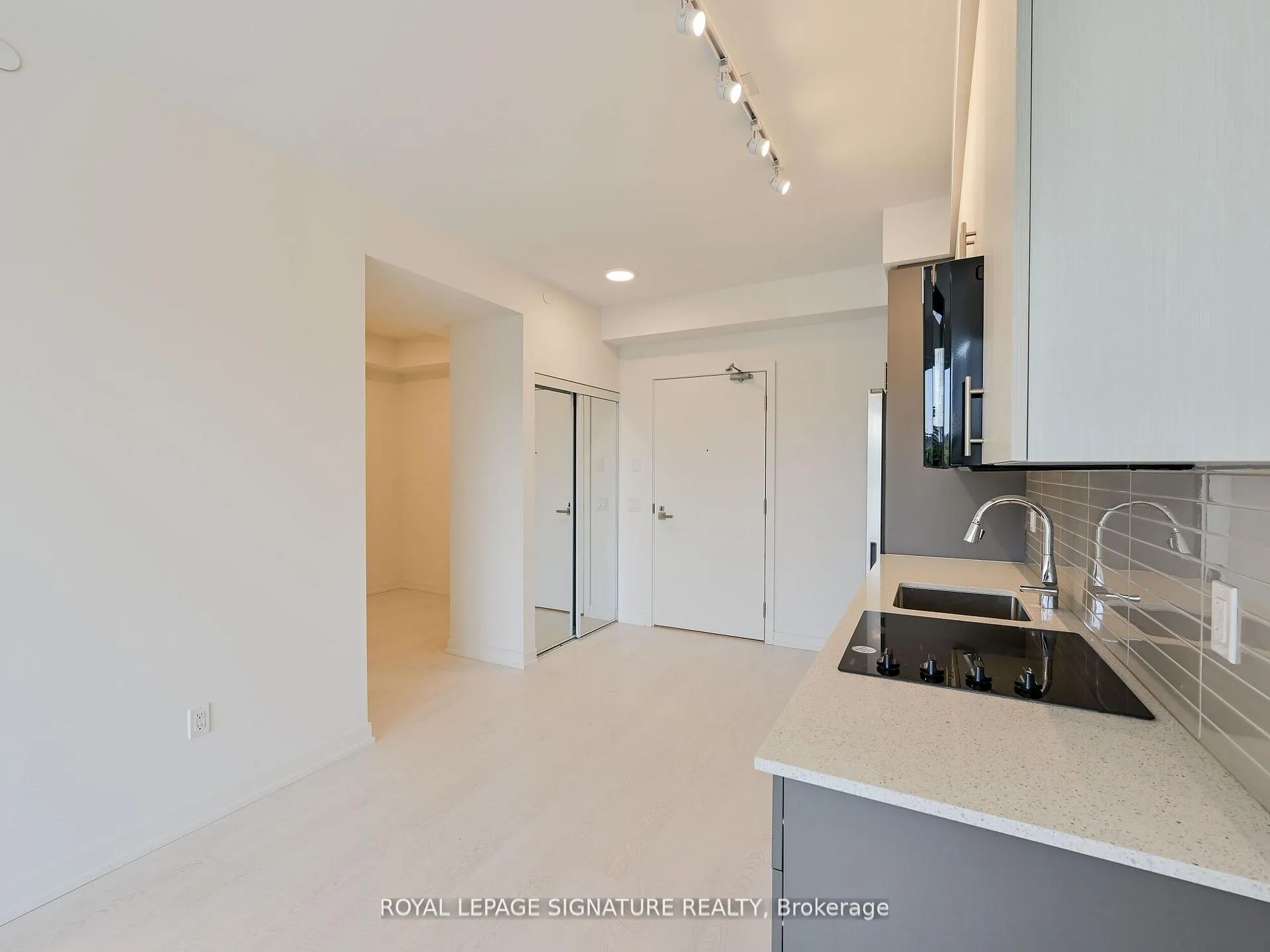 Photo 14 of Unit 405, 415 Main Street W, Hamilton, Kirkendall — HOMEH