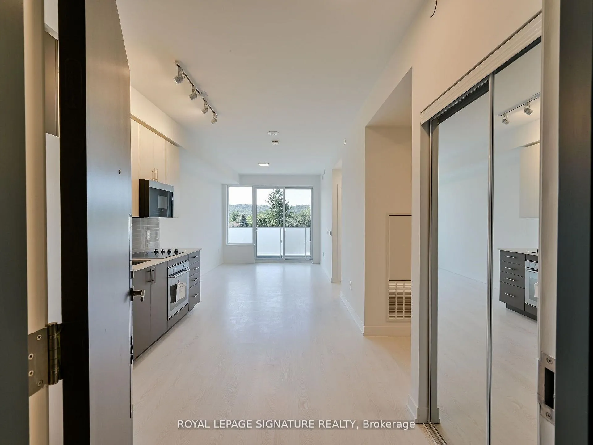 Photo 16 of Unit 405, 415 Main Street W, Hamilton, Kirkendall — HOMEH
