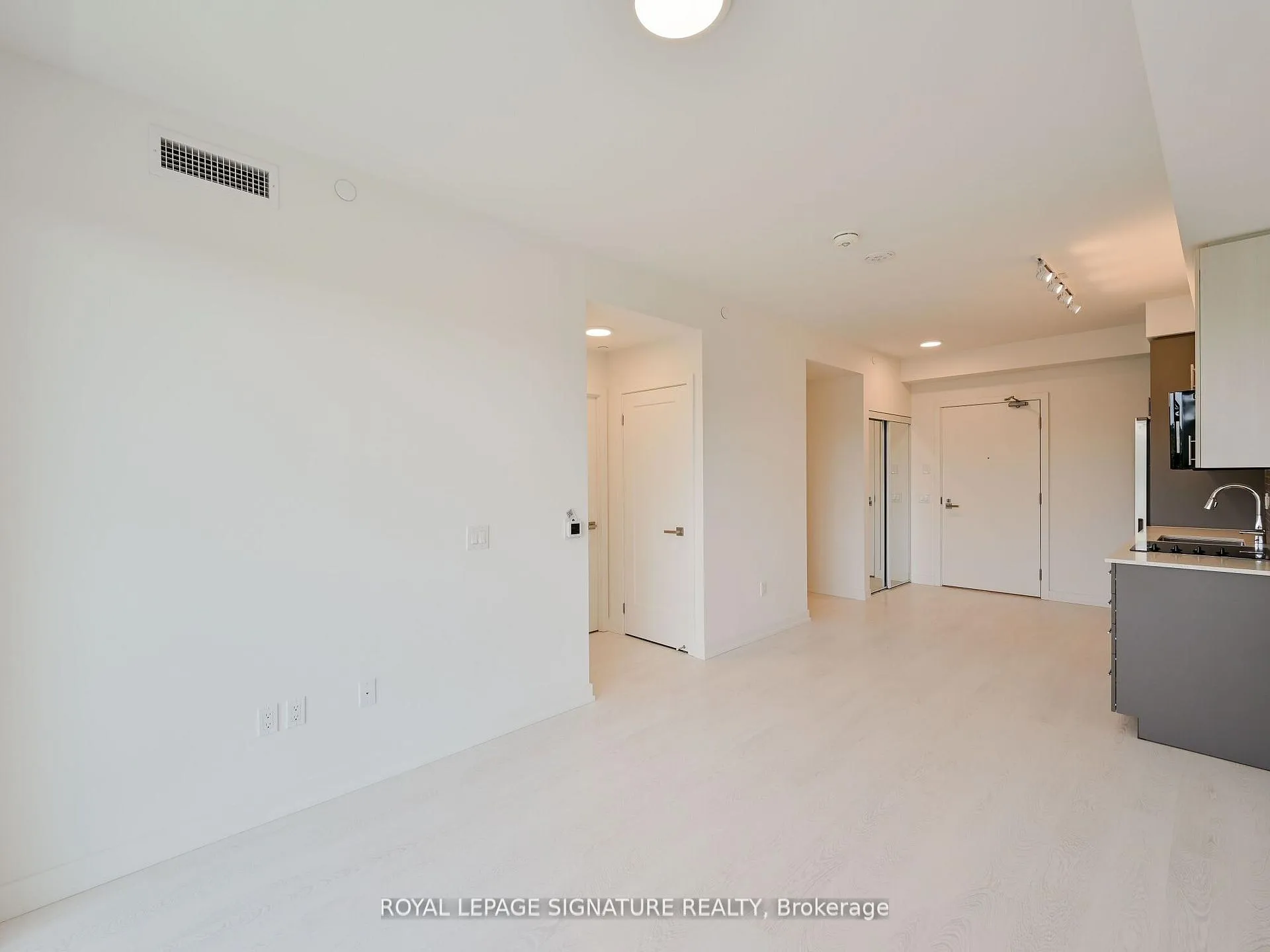 Photo 17 of Unit 405, 415 Main Street W, Hamilton, Kirkendall — HOMEH