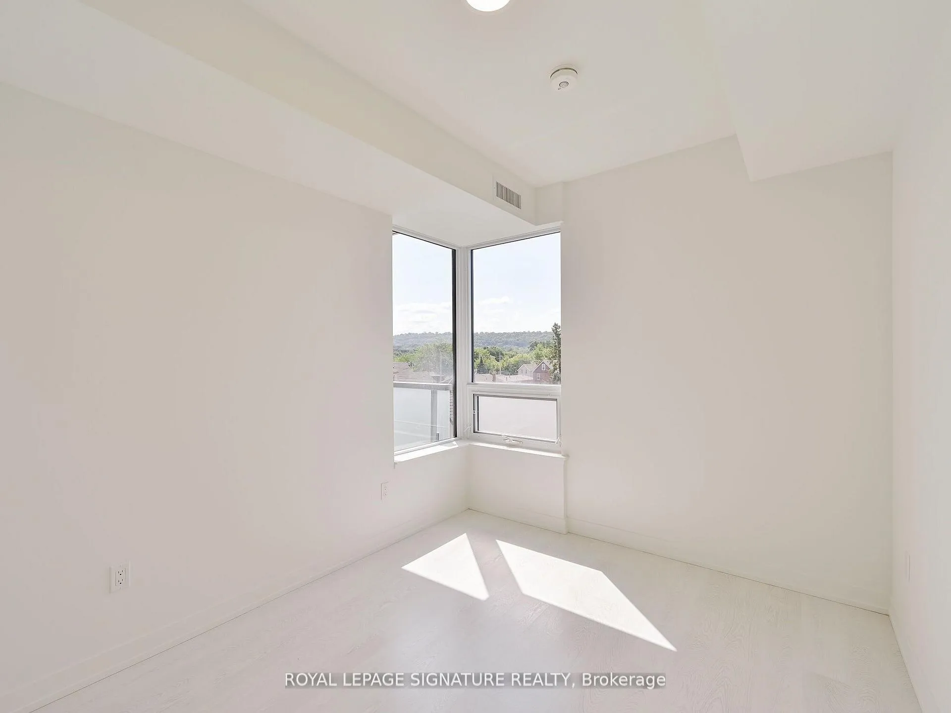 Photo 21 of Unit 405, 415 Main Street W, Hamilton, Kirkendall — HOMEH