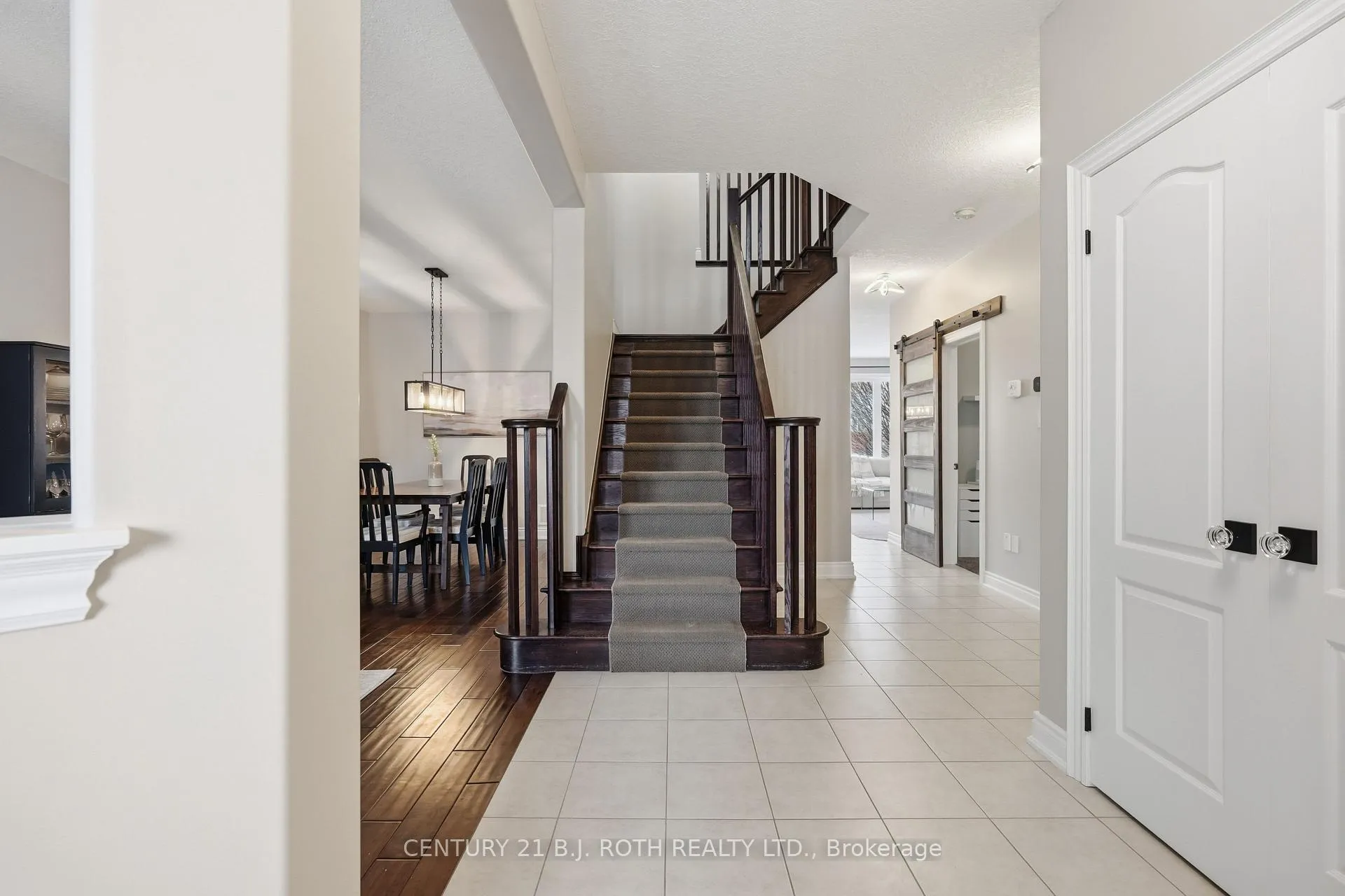 Photo 4 of 10 Auburn Court, Barrie, Ardagh — HOMEH