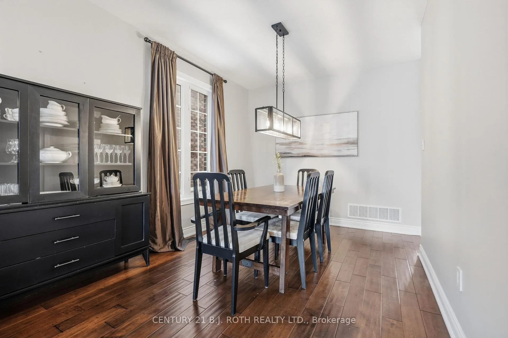 Photo 6 of 10 Auburn Court, Barrie, Ardagh — HOMEH