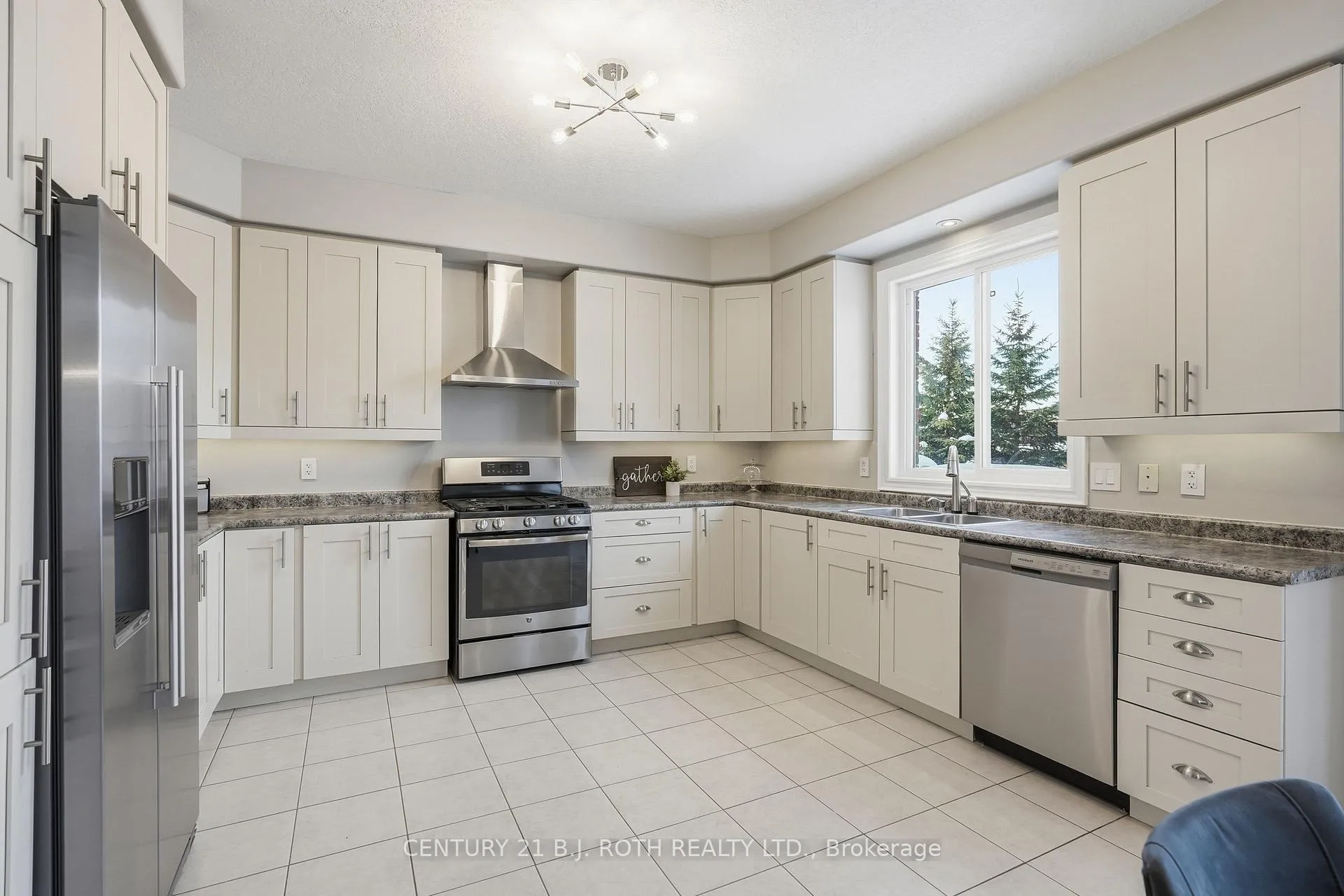 Photo 8 of 10 Auburn Court, Barrie, Ardagh — HOMEH