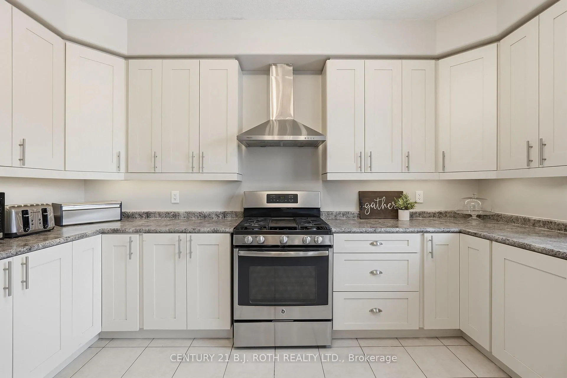 Photo 9 of 10 Auburn Court, Barrie, Ardagh — HOMEH