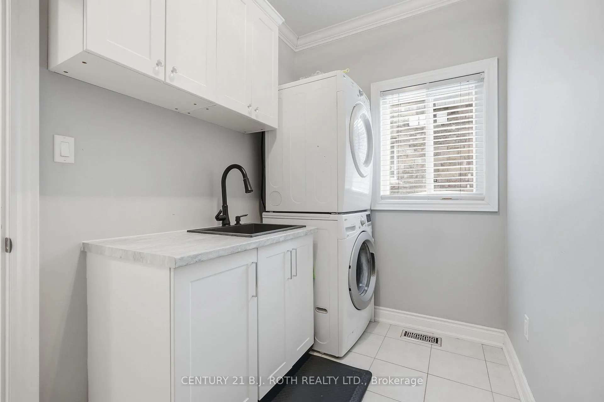 Photo 15 of 10 Auburn Court, Barrie, Ardagh — HOMEH