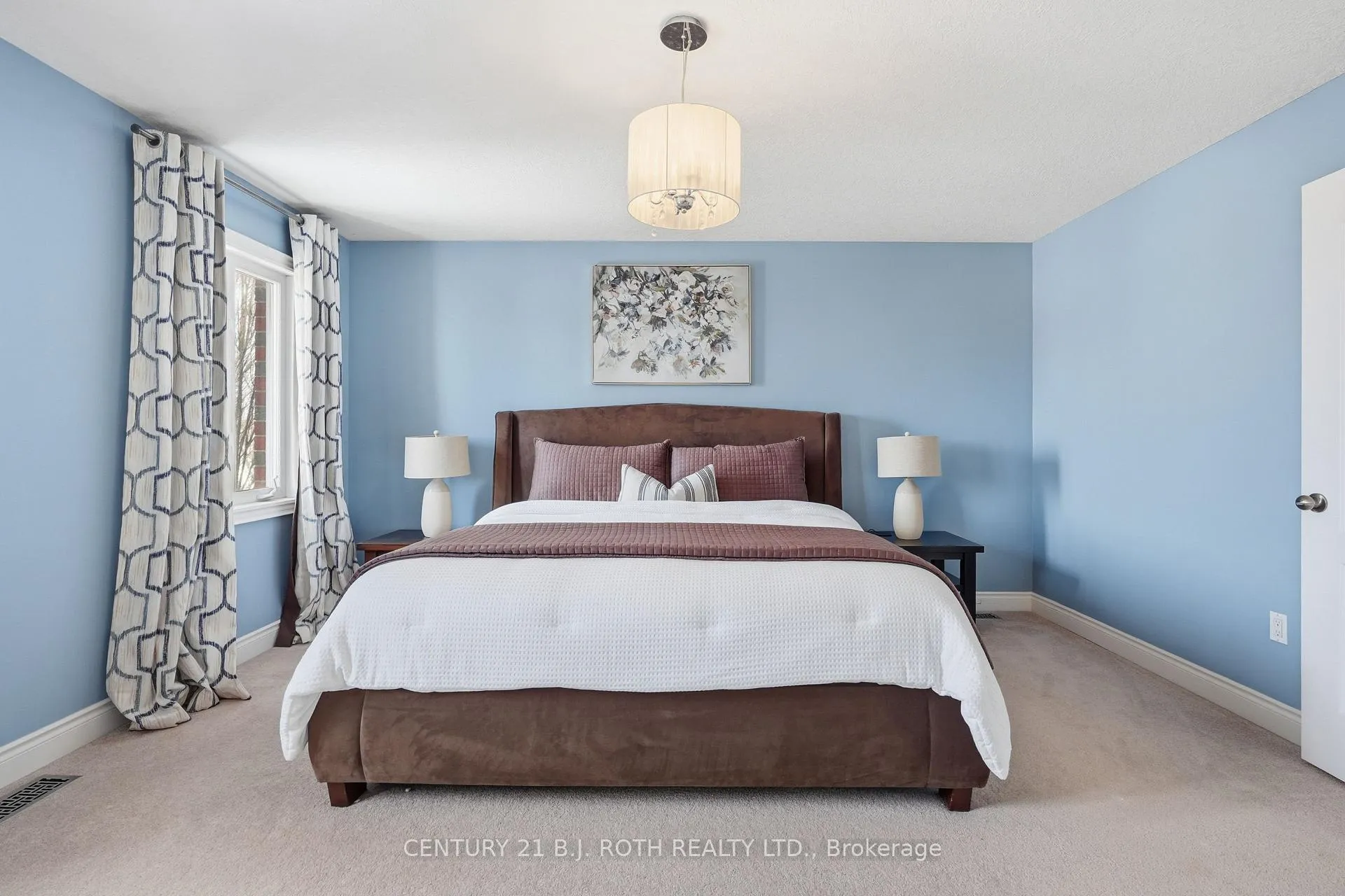 Photo 21 of 10 Auburn Court, Barrie, Ardagh — HOMEH