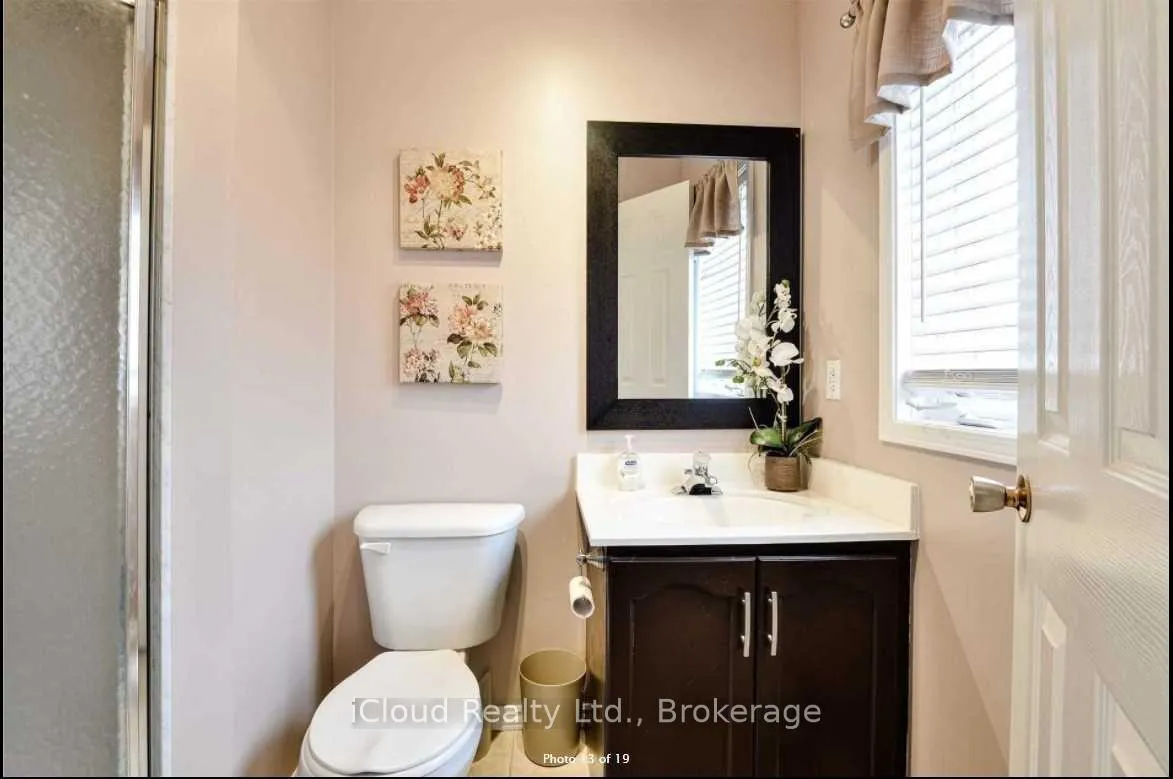 Photo 2 of 33 Fenflower ( Upper) Court, Brampton, Snelgrove — HOMEH