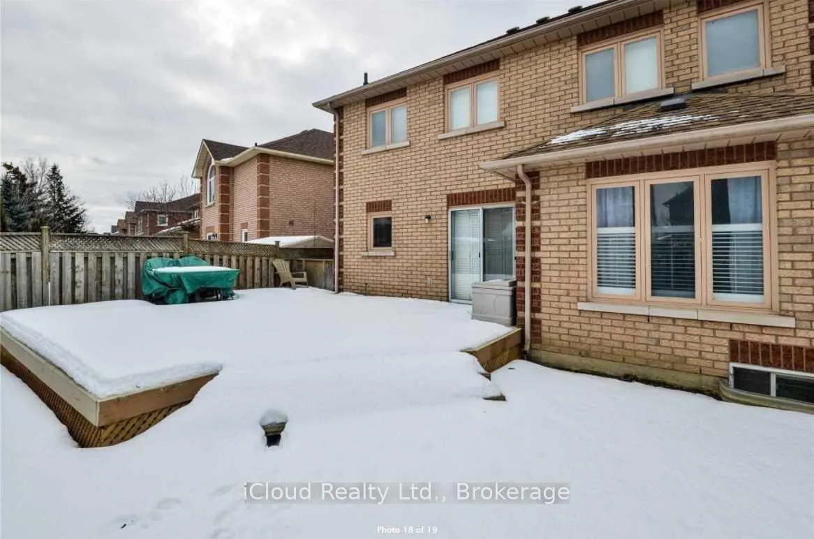 Photo 3 of 33 Fenflower ( Upper) Court, Brampton, Snelgrove — HOMEH