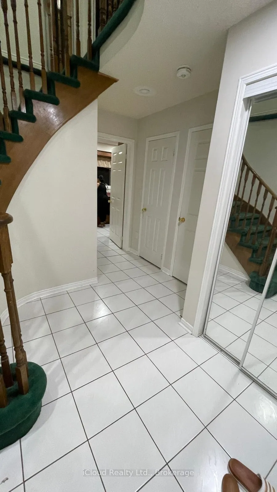 Photo 9 of 33 Fenflower ( Upper) Court, Brampton, Snelgrove — HOMEH