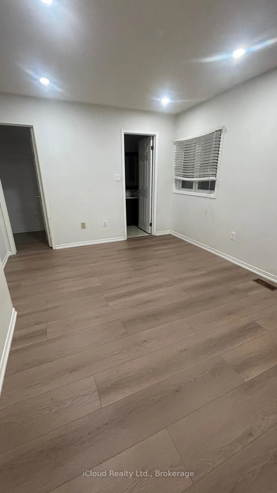 Photo 13 of 33 Fenflower ( Upper) Court, Brampton, Snelgrove — HOMEH