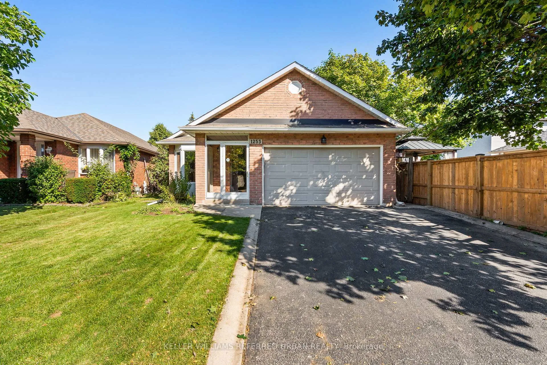 Photo 2 of 1253 Thorpe Road, Burlington, Brant — HOMEH