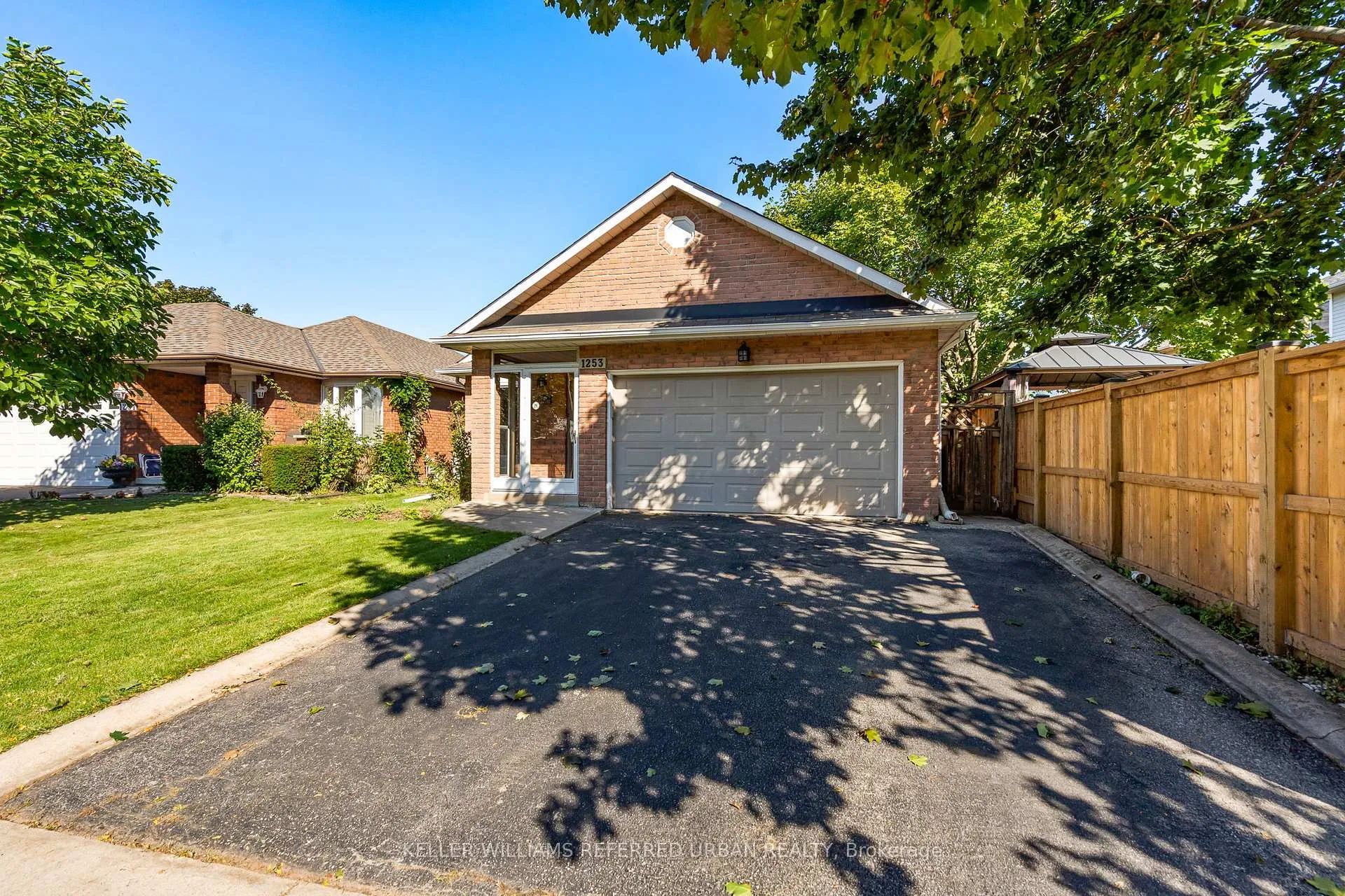 Photo 3 of 1253 Thorpe Road, Burlington, Brant — HOMEH