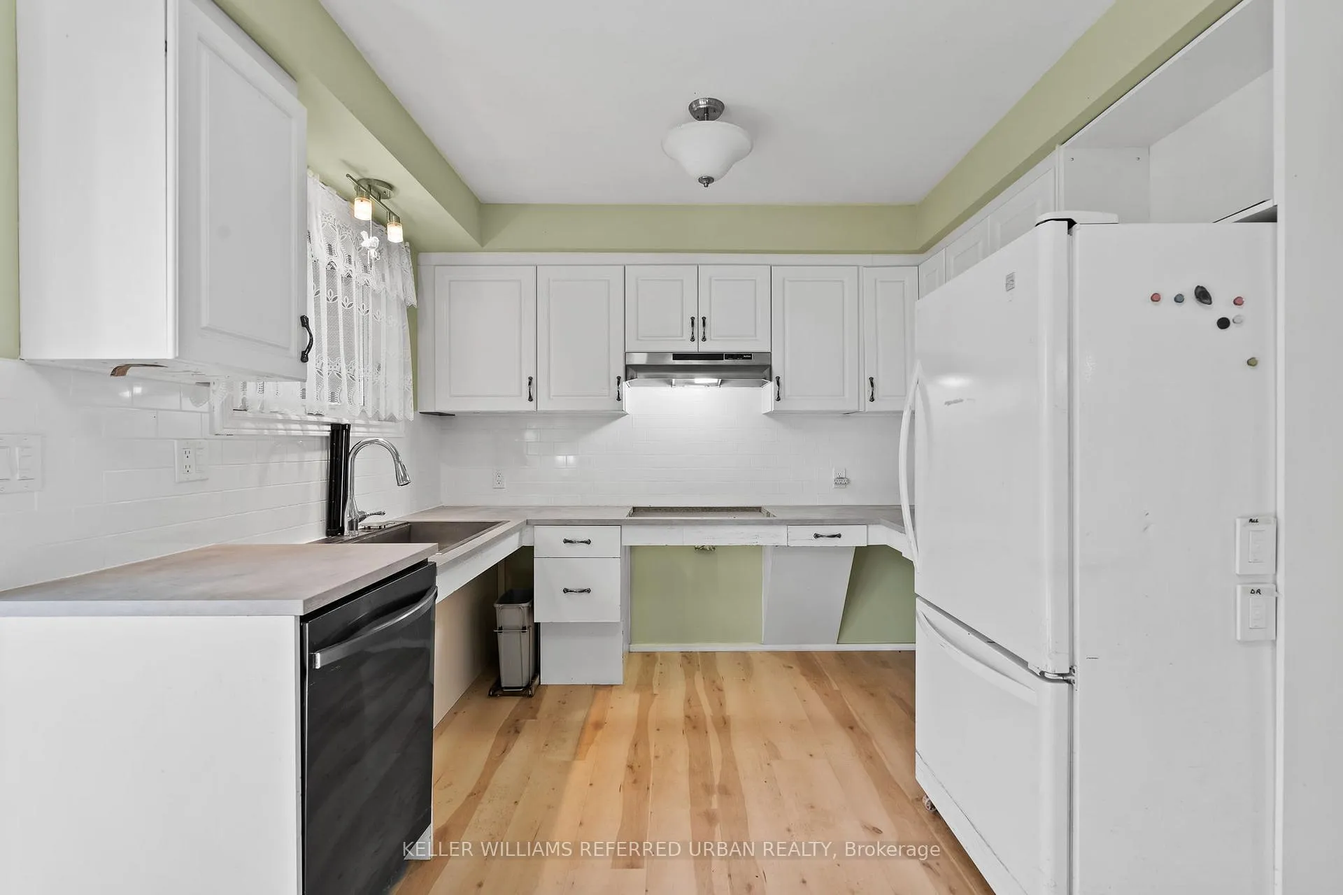 Photo 7 of 1253 Thorpe Road, Burlington, Brant — HOMEH